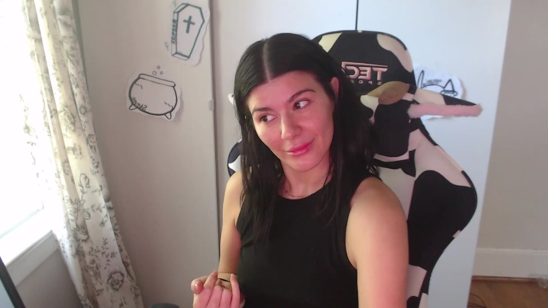 Gallery image thumbnail from a_prattler's myfreecams stream on, 10/04/2025, 21:02 image 5 of 20