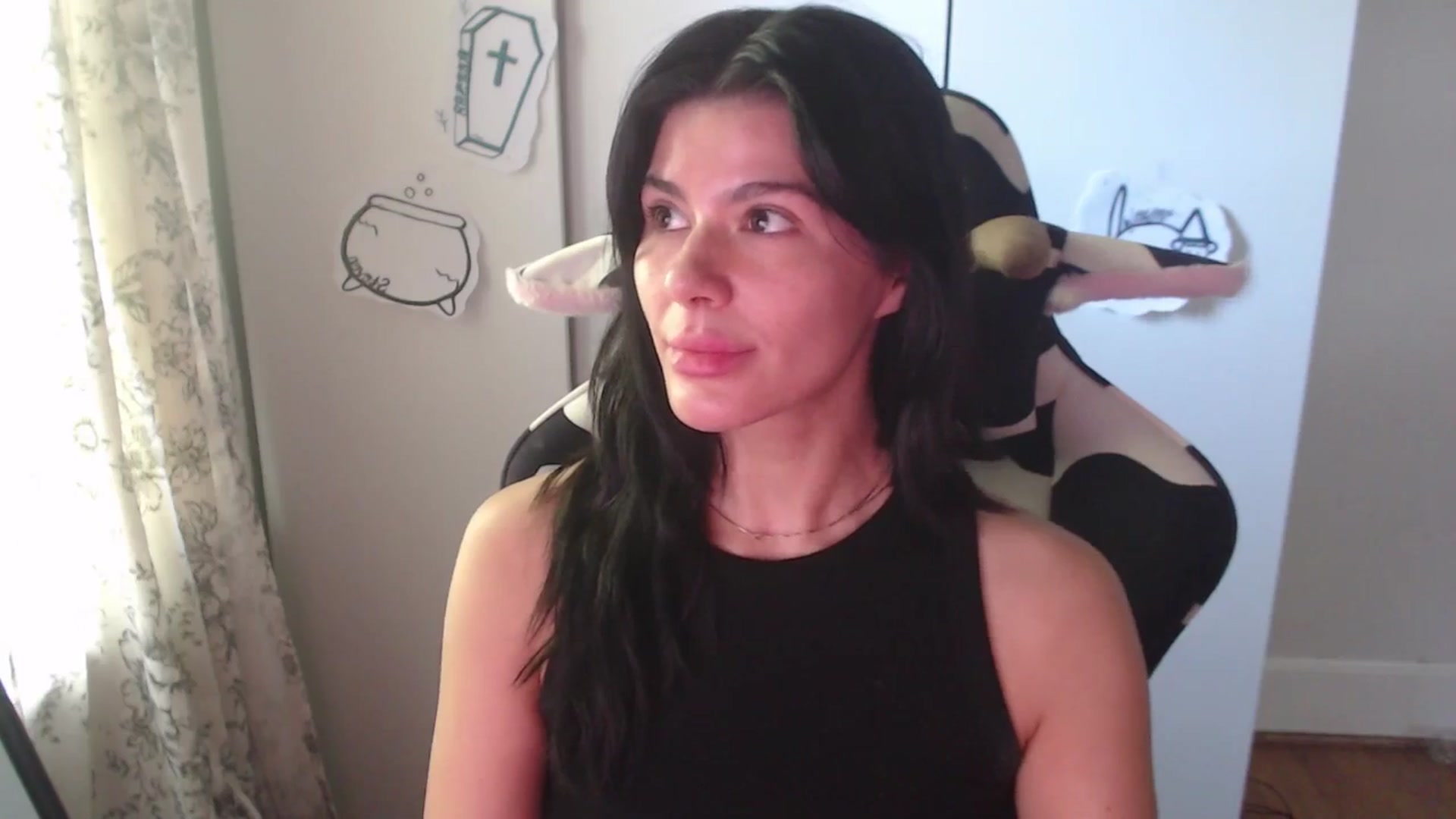 Gallery image thumbnail from a_prattler's myfreecams stream on, 10/04/2025, 21:02 image 17 of 20