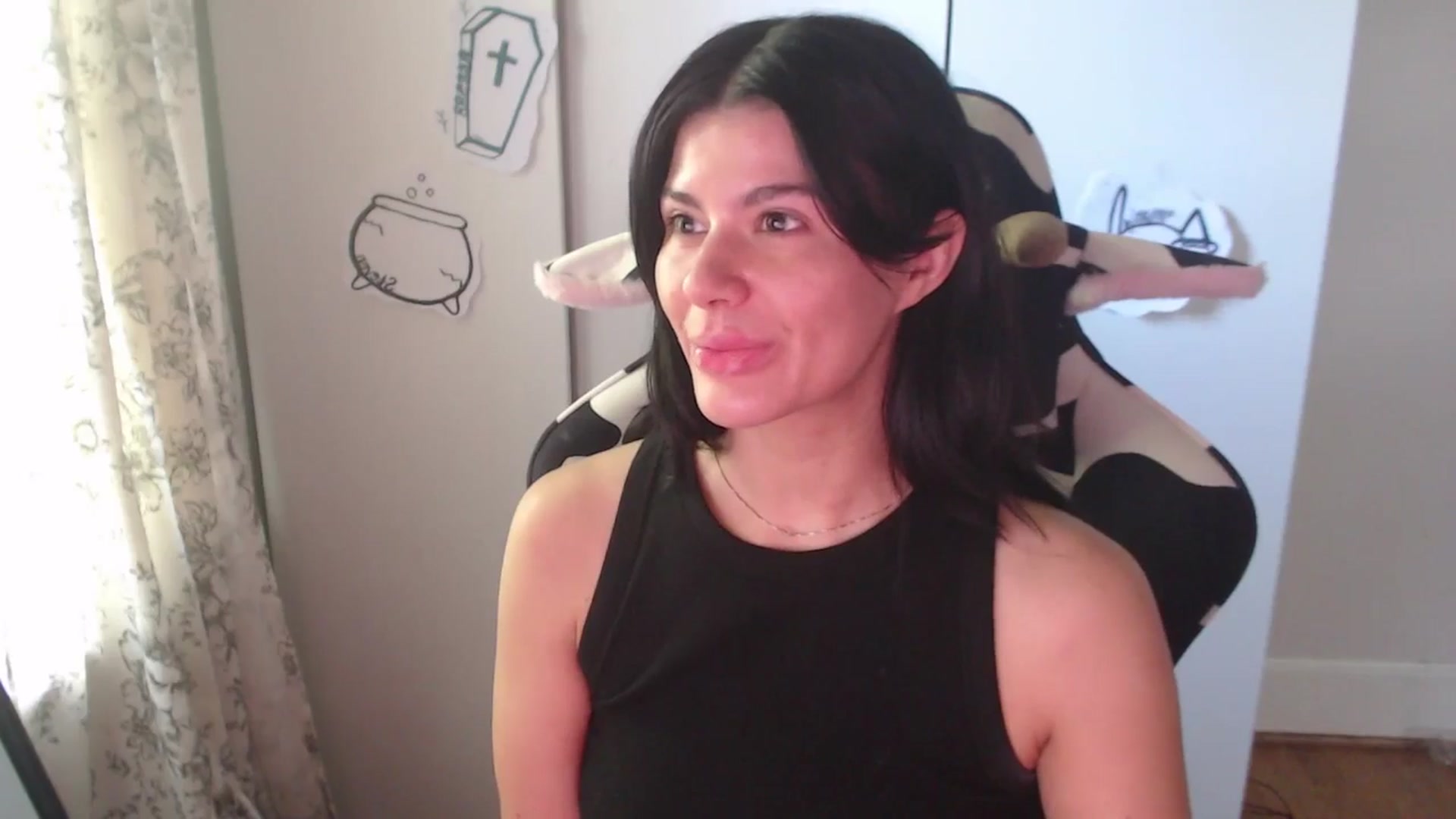 Gallery image thumbnail from a_prattler's myfreecams stream on, 10/04/2025, 21:02 image 13 of 20