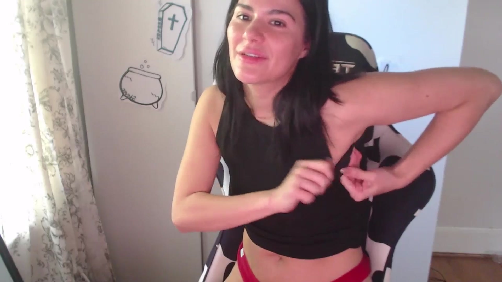 Gallery image thumbnail from a_prattler's myfreecams stream on, 10/04/2025, 21:02 image 11 of 20