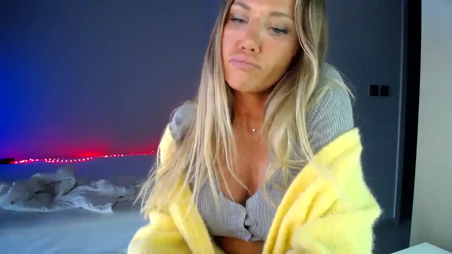 Gallery image thumbnail from aaaaaaaaaaaay's myfreecams stream on, 04/17/2026, 06:00 image 17 of 20