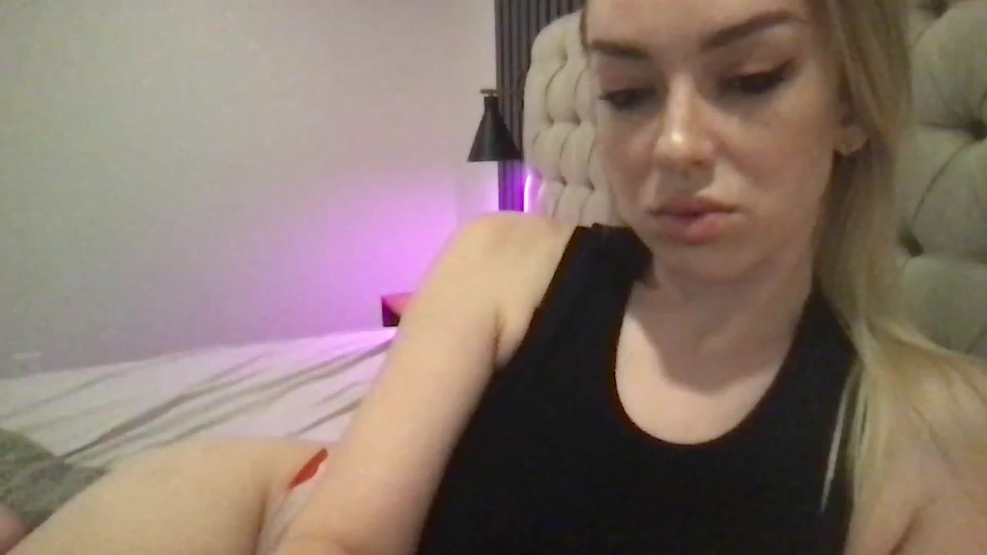 Gallery image thumbnail from aaaappppril's myfreecams stream on, 03/21/2023, 17:00 image 20 of 20