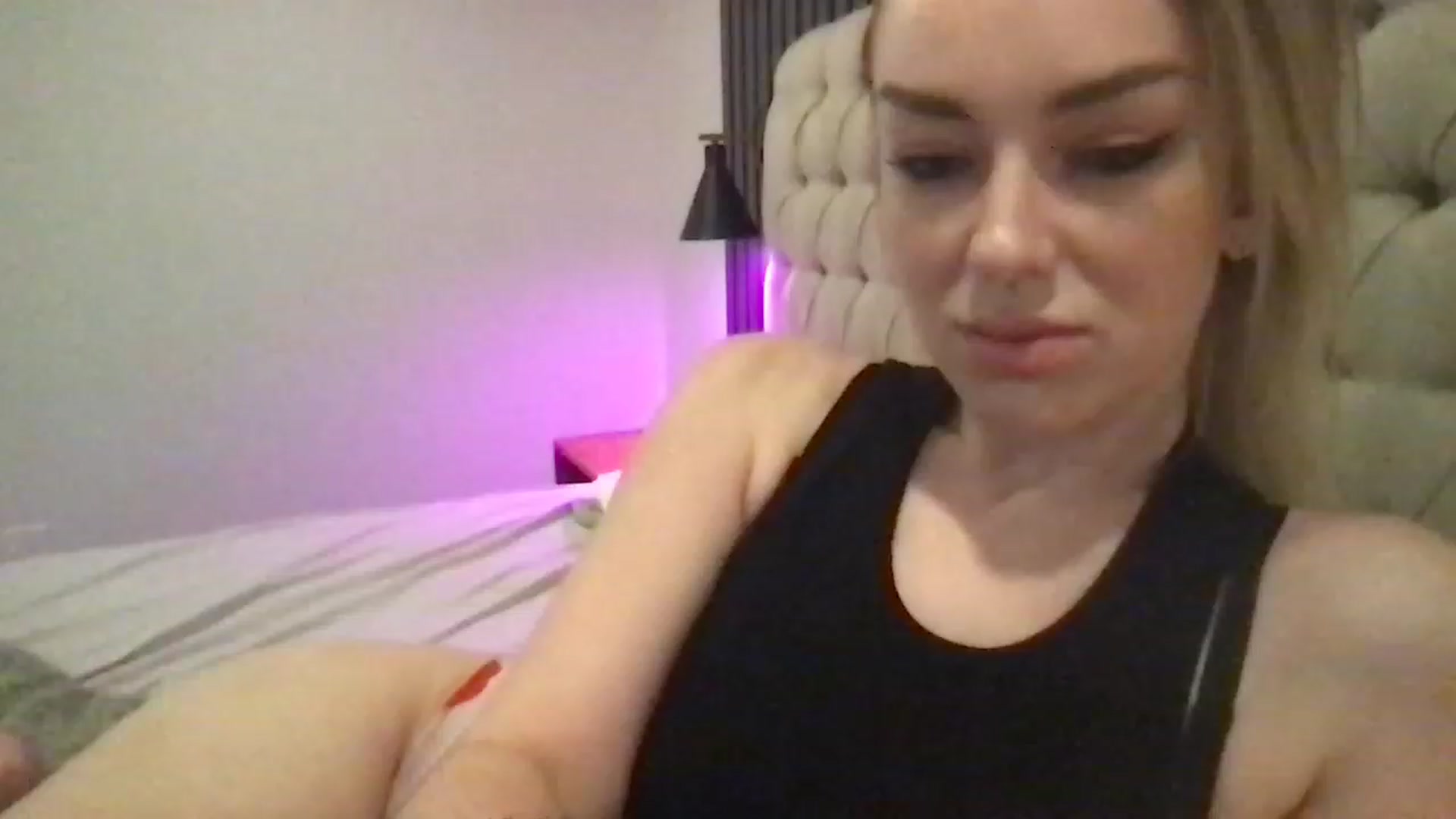 Gallery image thumbnail from aaaappppril's myfreecams stream on, 03/21/2023, 17:00 image 4 of 20