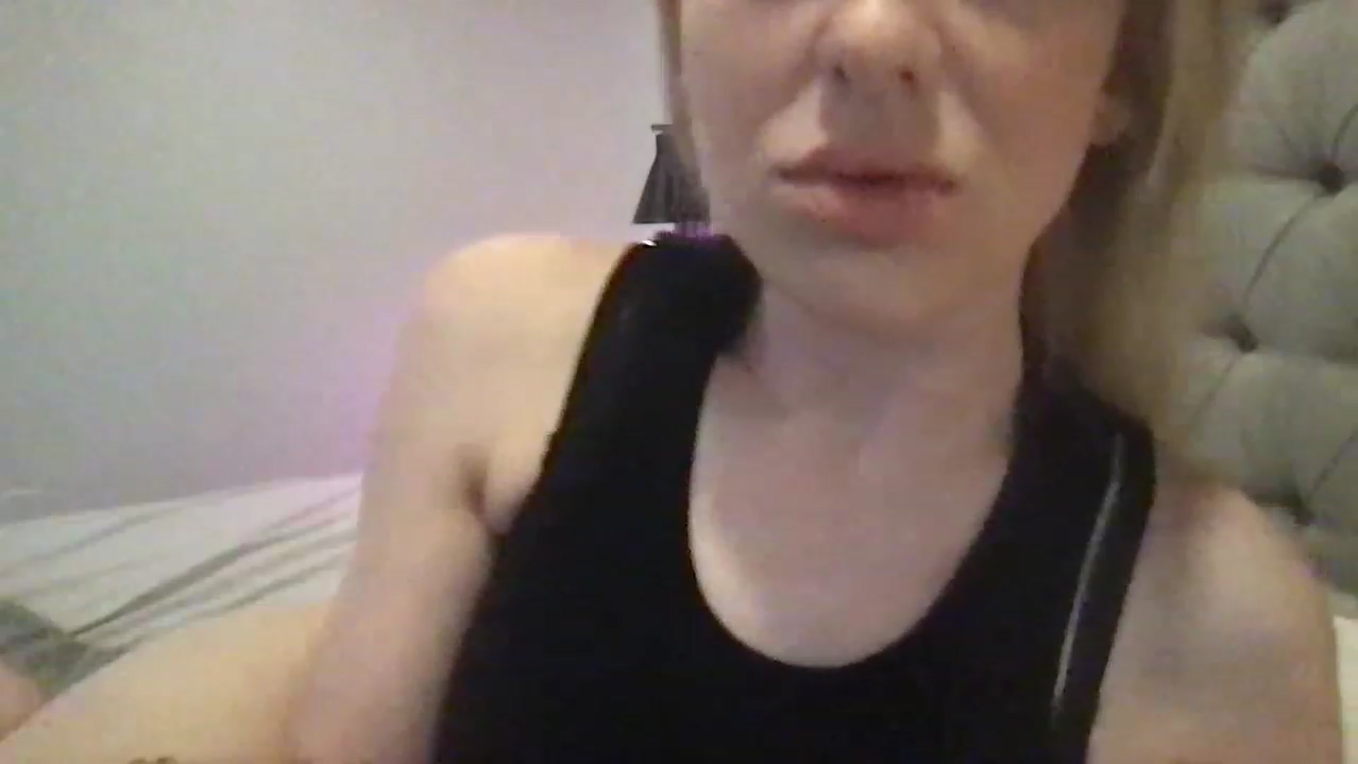 Gallery image thumbnail from aaaappppril's myfreecams stream on, 03/21/2023, 17:00 image 11 of 20
