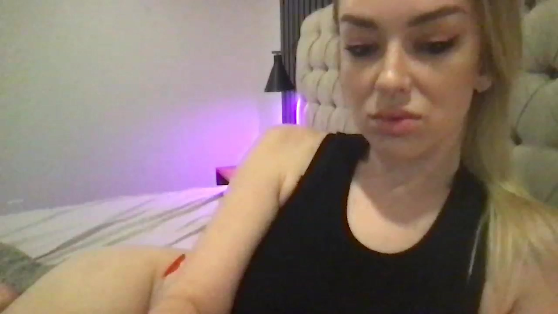 Gallery image thumbnail from aaaappppril's myfreecams stream on, 03/21/2023, 17:00 image 13 of 20