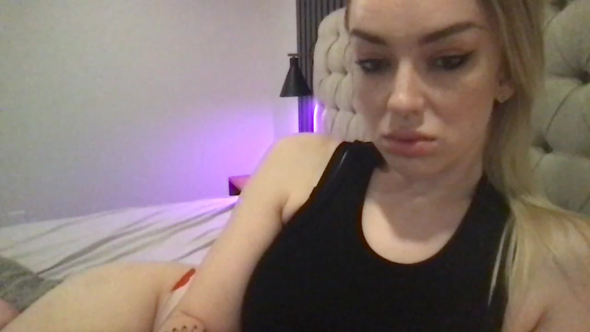 Gallery image thumbnail from aaaappppril's myfreecams stream on, 03/21/2023, 17:00 image 18 of 20