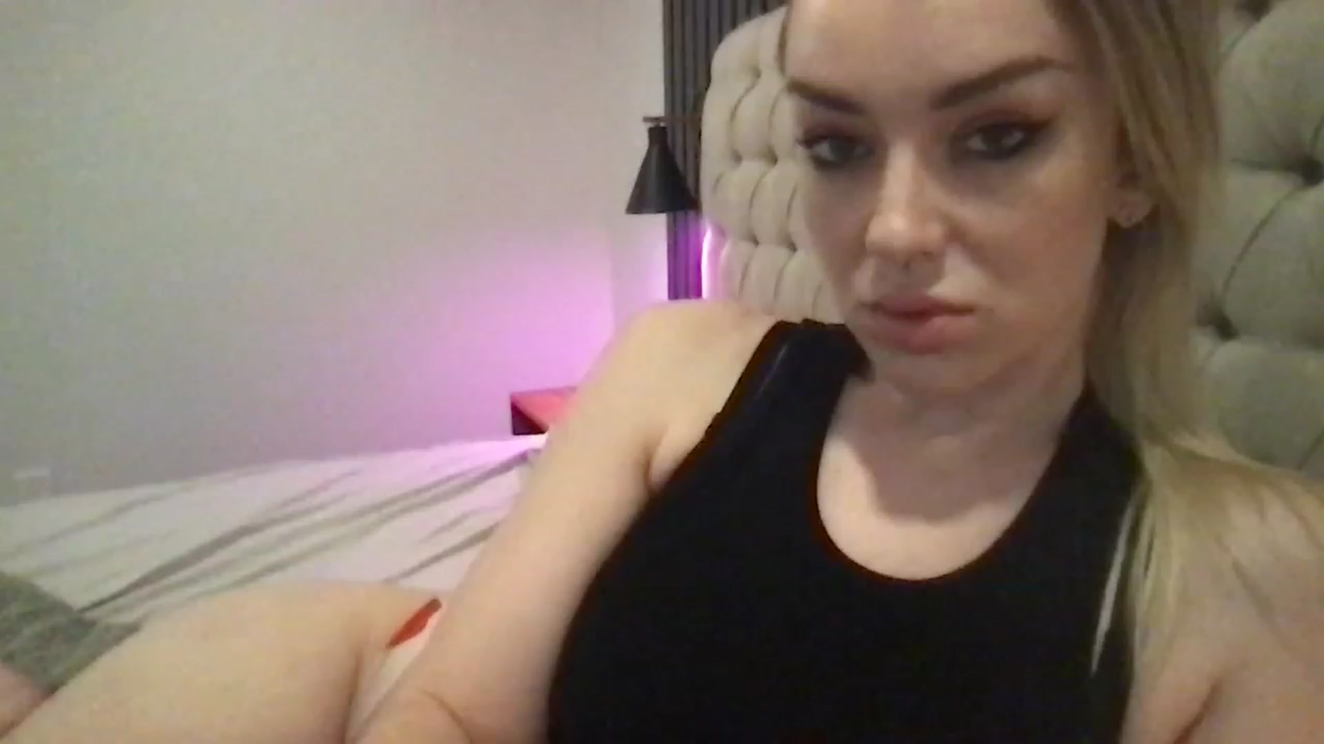 Gallery image thumbnail from aaaappppril's myfreecams stream on, 03/21/2023, 17:00 image 19 of 20