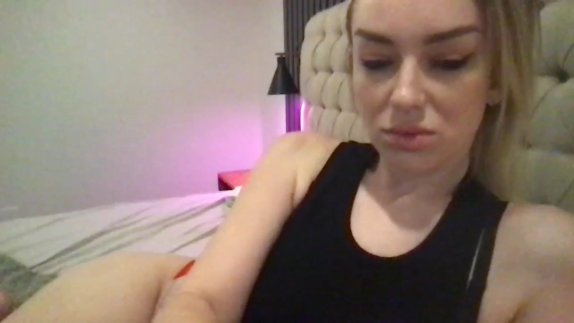 Gallery image thumbnail from aaaappppril's myfreecams stream on, 03/21/2023, 17:00 image 9 of 20
