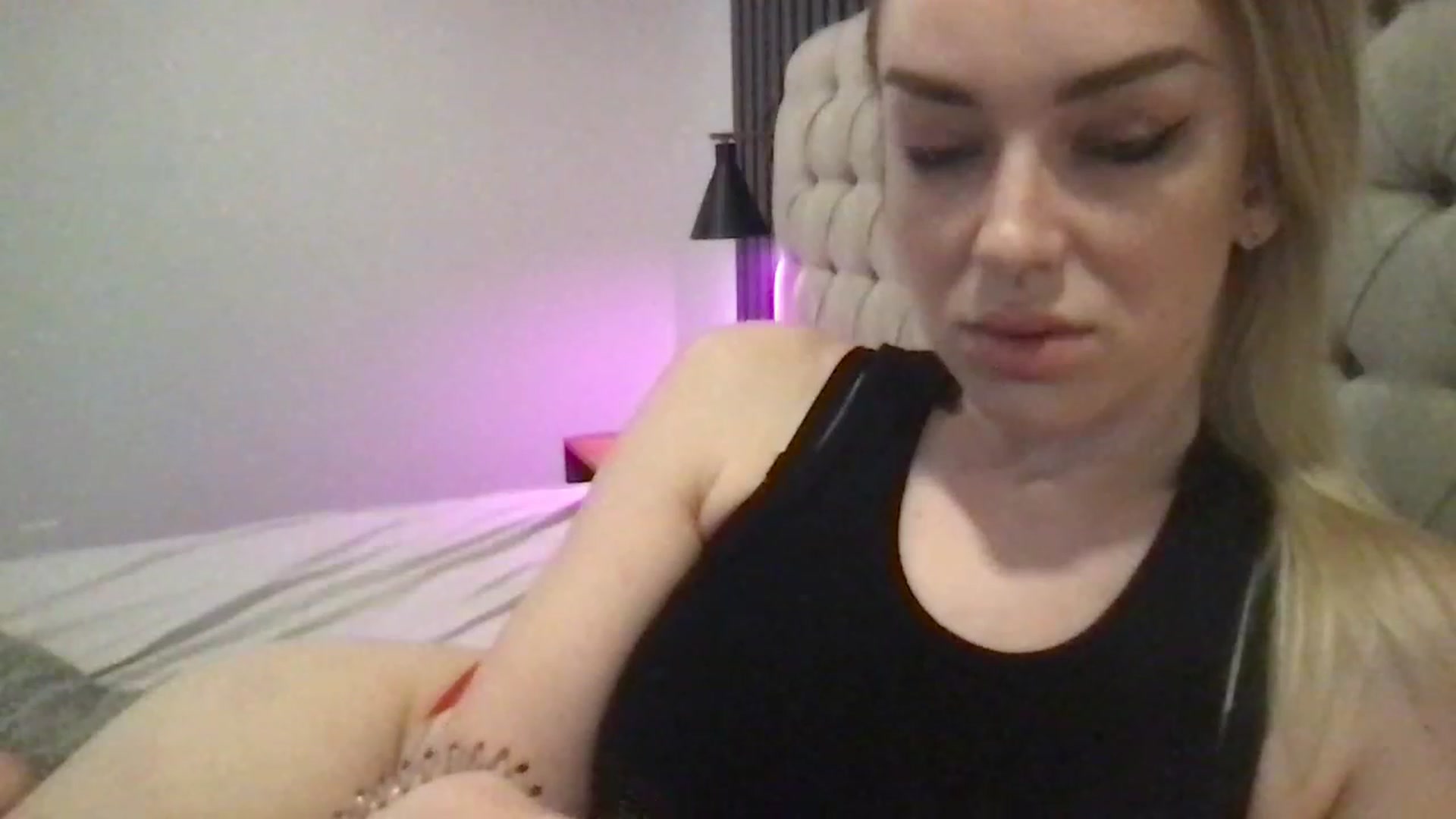 Gallery image thumbnail from aaaappppril's myfreecams stream on, 03/21/2023, 17:00 image 14 of 20