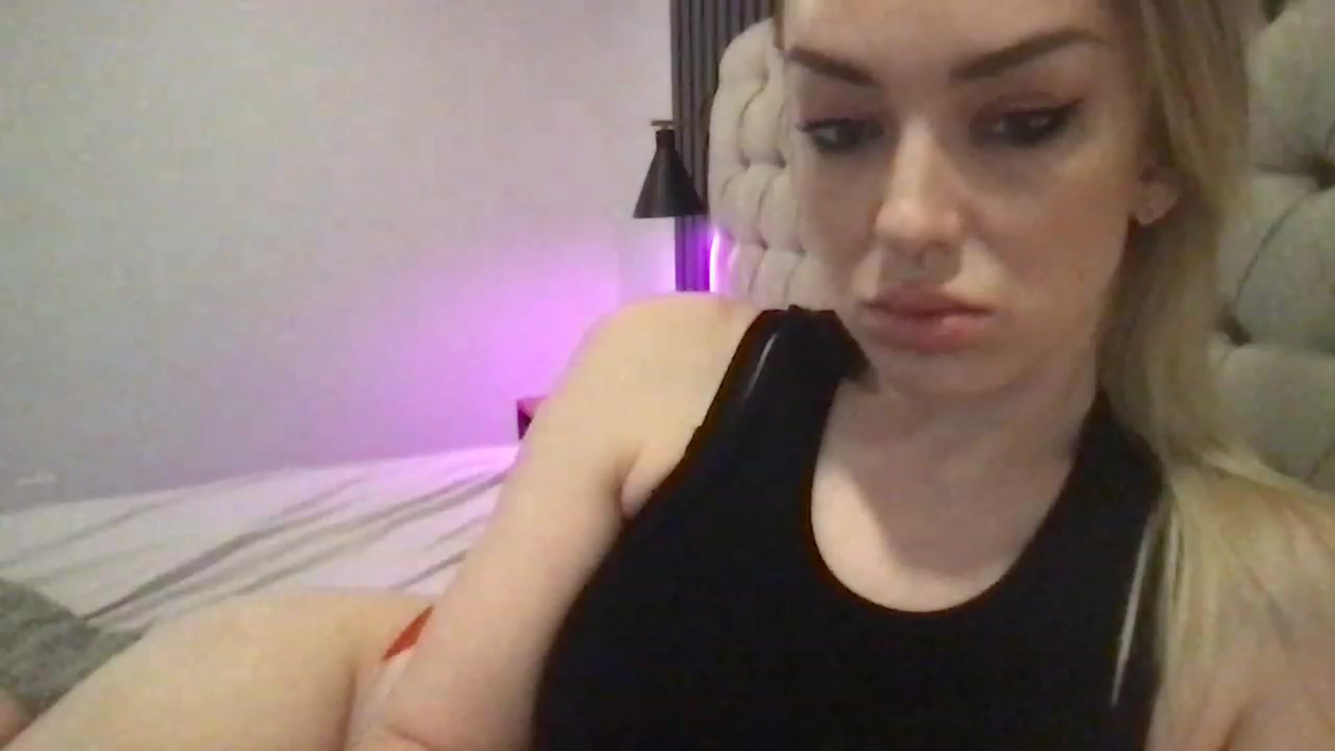 Gallery image thumbnail from aaaappppril's myfreecams stream on, 03/21/2023, 17:00 image 17 of 20