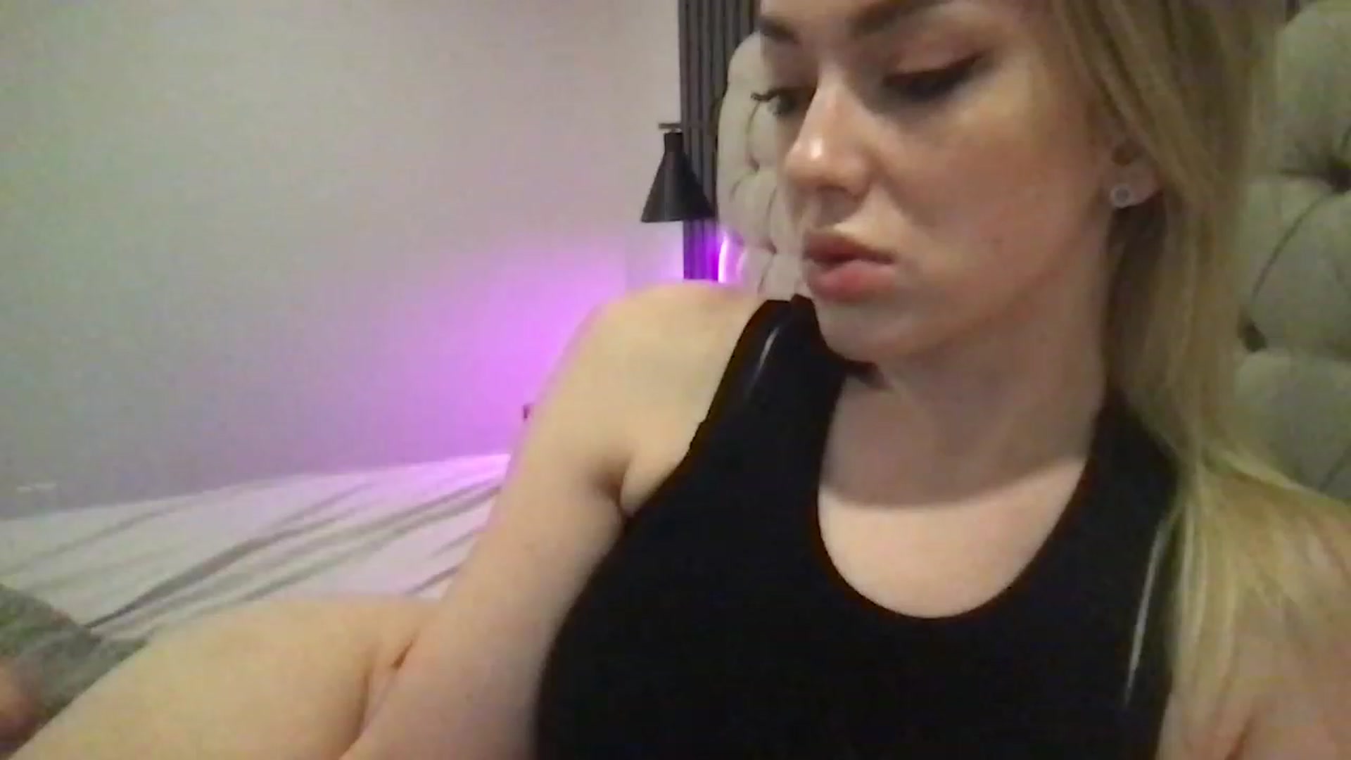 Gallery image thumbnail from aaaappppril's myfreecams stream on, 03/21/2023, 17:00 image 15 of 20