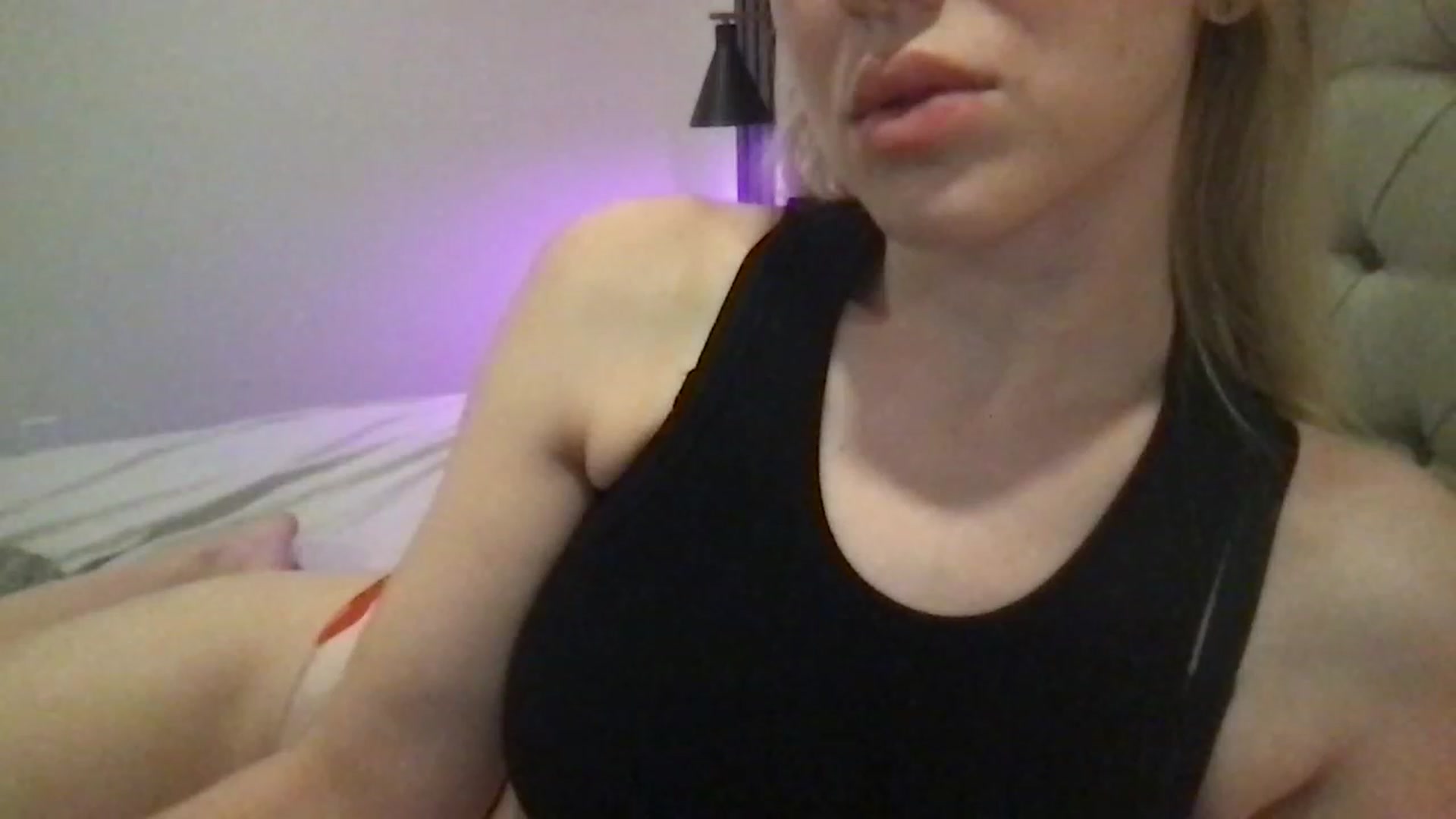 Gallery image thumbnail from aaaappppril's myfreecams stream on, 03/21/2023, 17:48 image 4 of 20