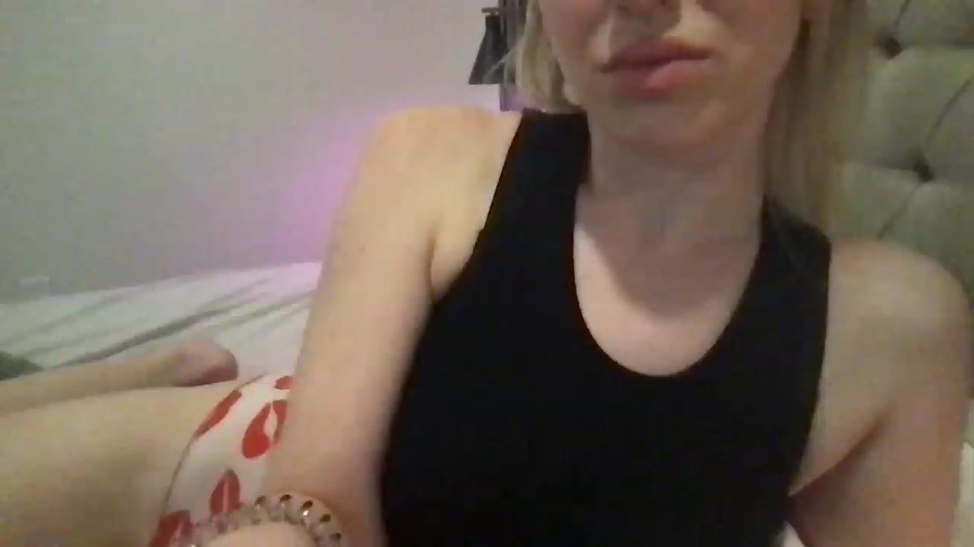 Gallery image thumbnail from aaaappppril's myfreecams stream on, 03/21/2023, 17:48 image 13 of 20