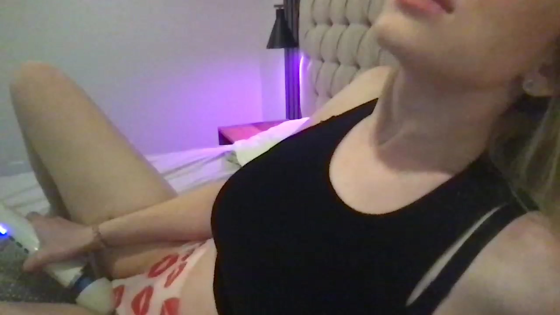 Gallery image thumbnail from aaaappppril's myfreecams stream on, 03/21/2023, 17:48 image 2 of 20