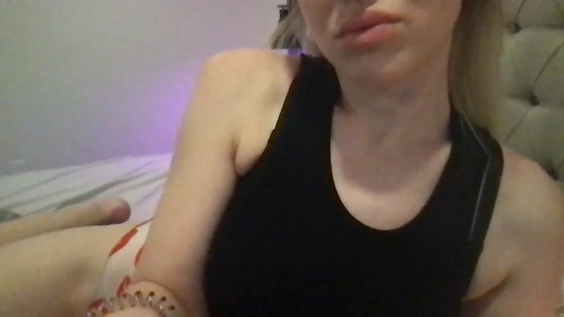 Gallery image thumbnail from aaaappppril's myfreecams stream on, 03/21/2023, 17:48 image 3 of 20
