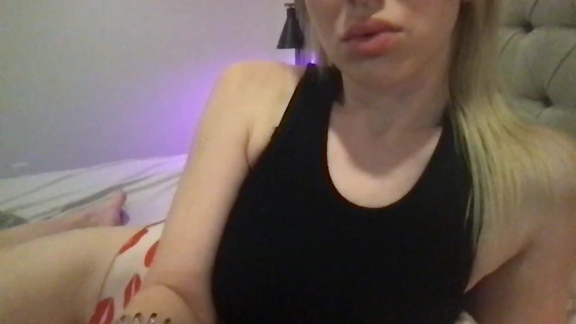 Gallery image thumbnail from aaaappppril's myfreecams stream on, 03/21/2023, 17:48 image 7 of 20