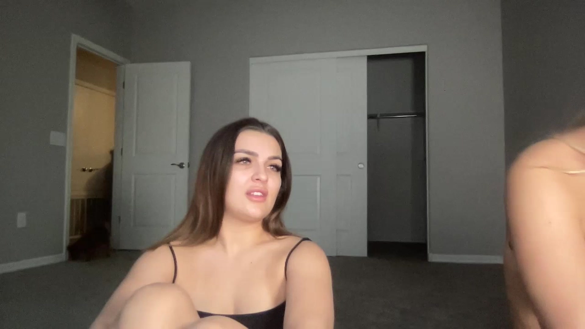 Gallery image thumbnail from aallyxoxo's myfreecams stream on, 07/04/2023, 03:50 image 2 of 20