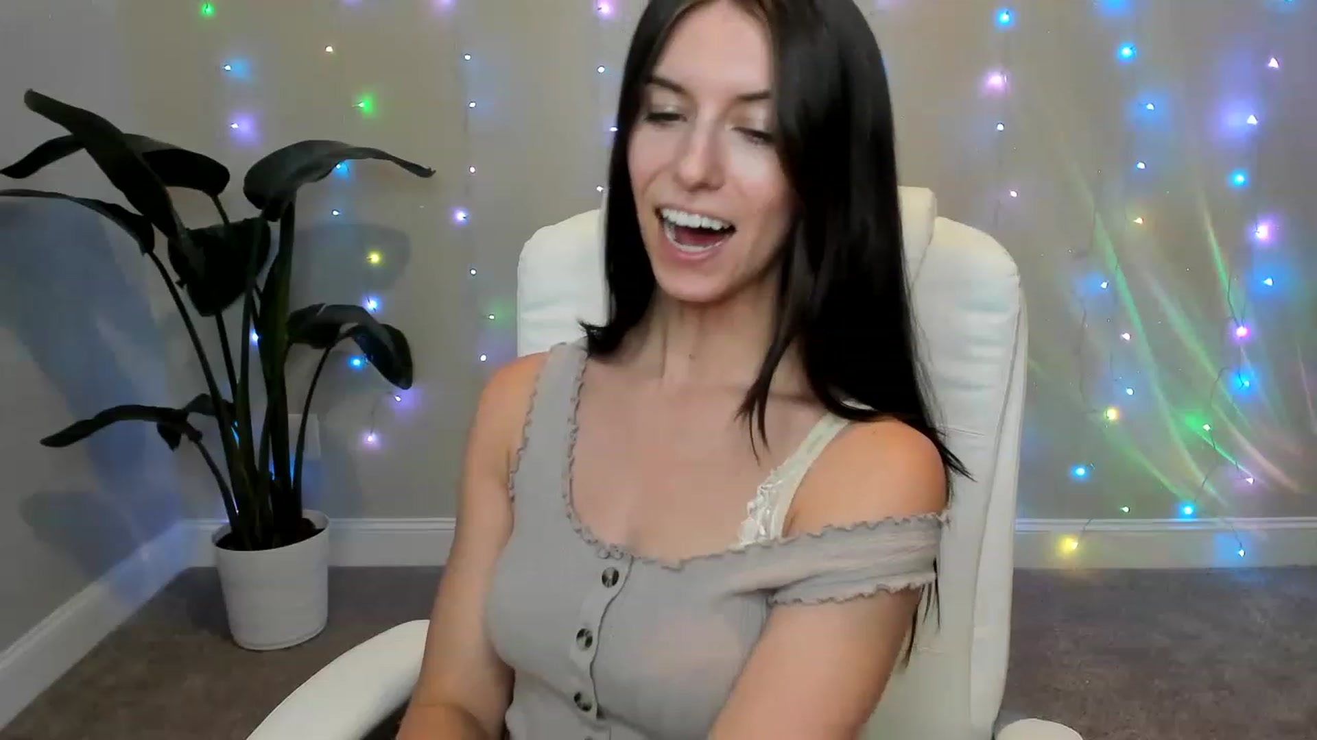 Gallery image thumbnail from abbybarey's myfreecams stream on, 04/06/2023, 02:38 image 4 of 20