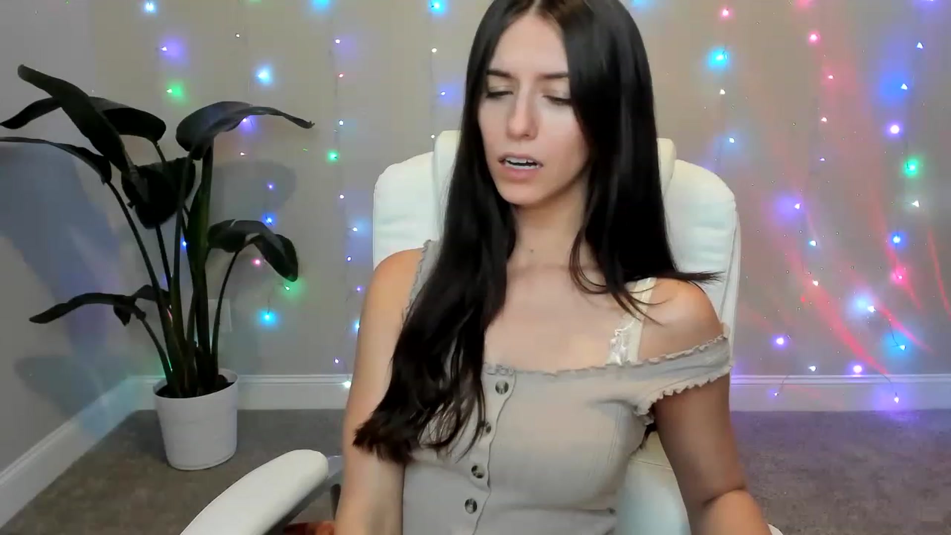 Gallery image thumbnail from abbybarey's myfreecams stream on, 04/06/2023, 02:38 image 5 of 20