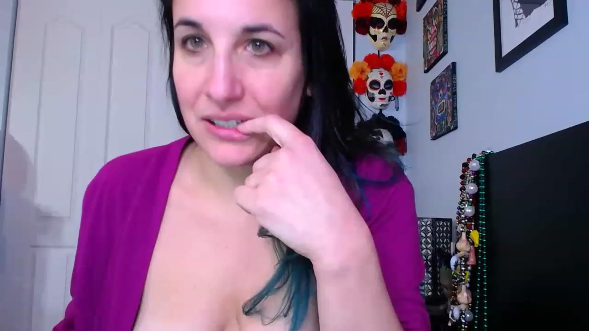 Gallery image thumbnail from abustybabe's myfreecams stream on, 11/18/2022, 22:58 image 18 of 20