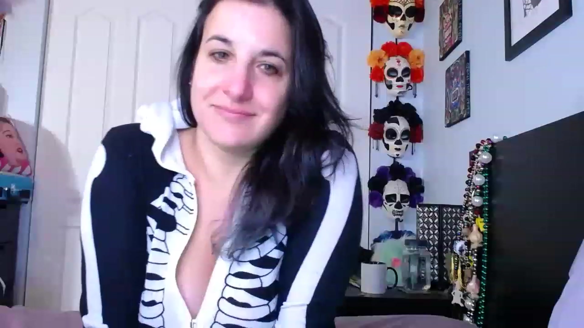 Gallery image thumbnail from abustybabe's myfreecams stream on, 12/19/2022, 23:24 image 10 of 20