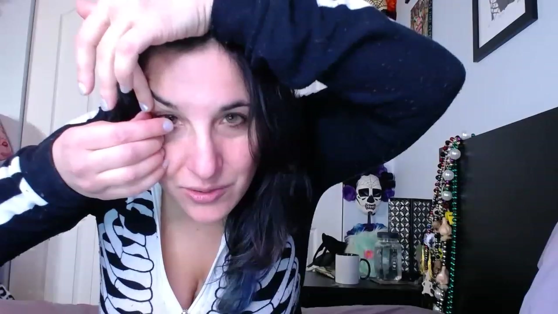 Gallery image thumbnail from abustybabe's myfreecams stream on, 12/19/2022, 23:24 image 13 of 20