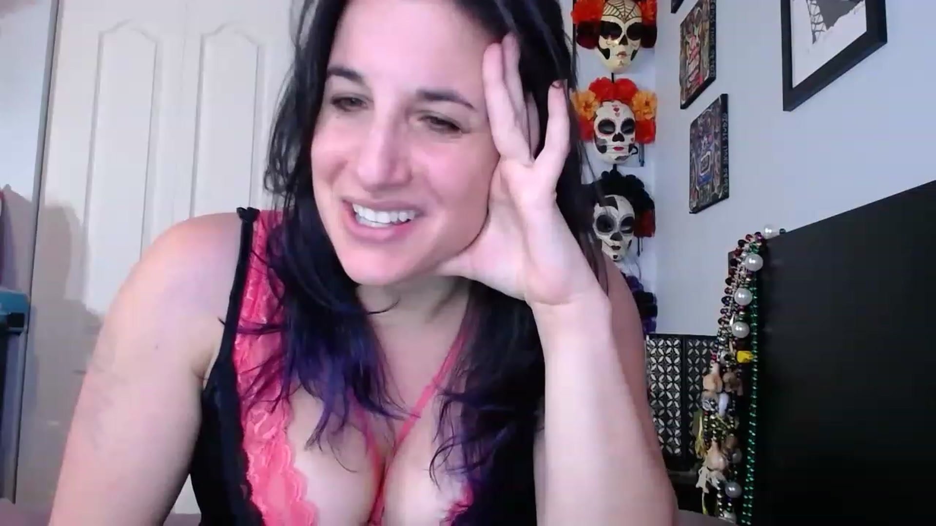 Gallery image thumbnail from abustybabe's myfreecams stream on, 12/23/2022, 23:14 image 6 of 20
