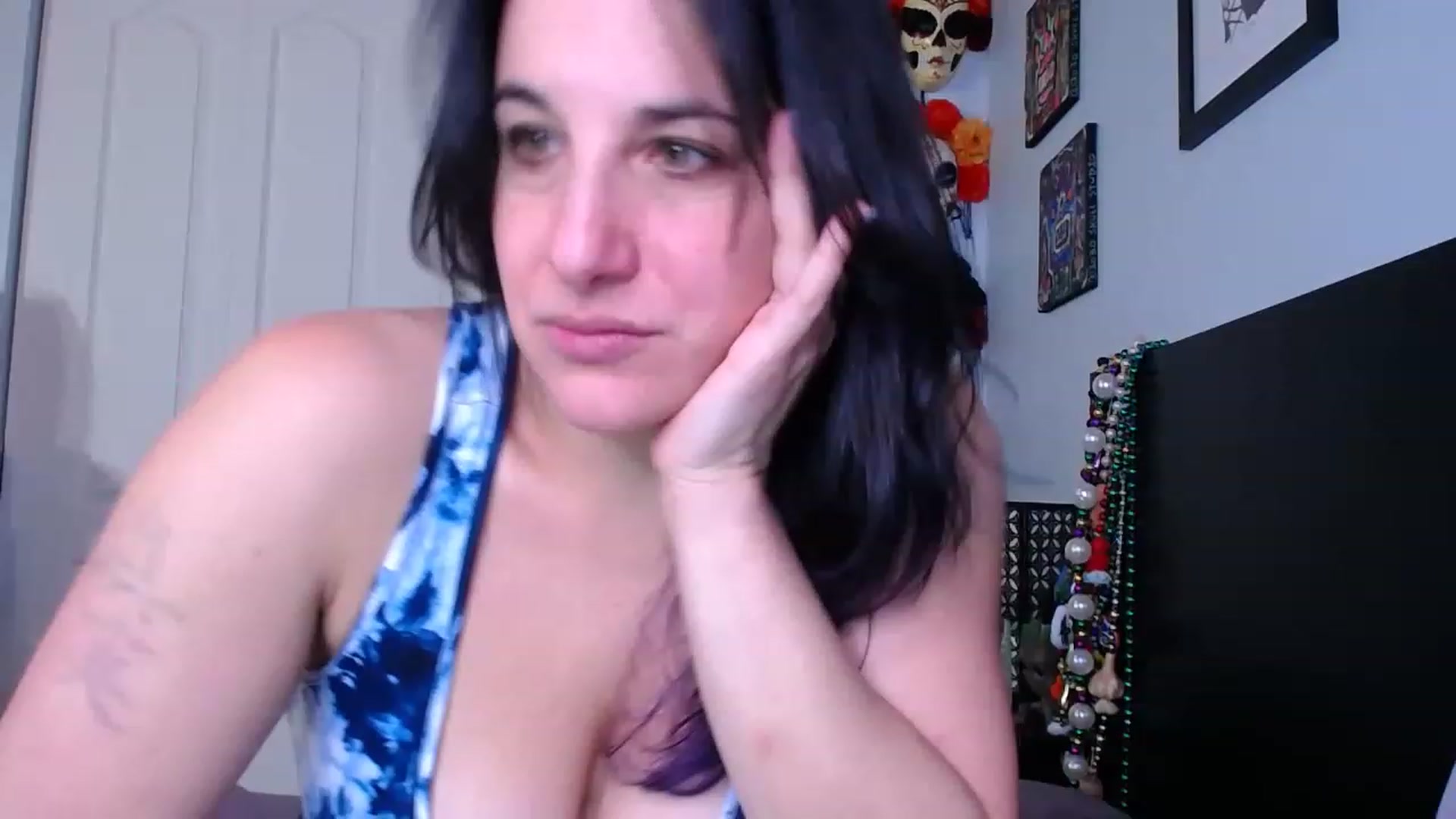 Gallery image thumbnail from abustybabe's myfreecams stream on, 12/27/2022, 23:05 image 6 of 20