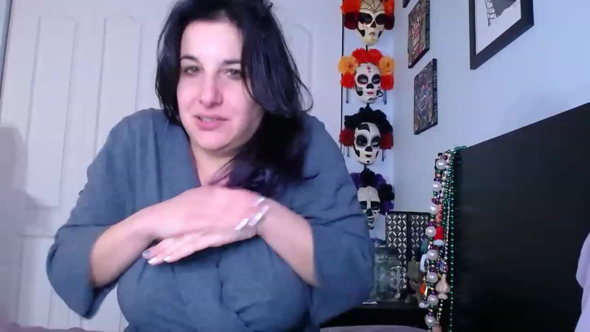 Gallery image thumbnail from abustybabe's myfreecams stream on, 12/27/2022, 23:05 image 17 of 20