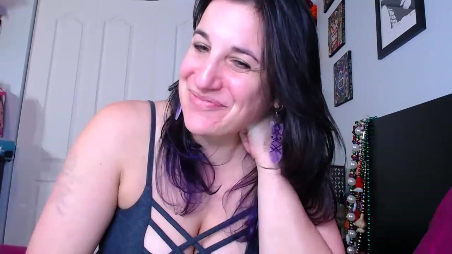 Gallery image thumbnail from abustybabe's myfreecams stream on, 12/30/2022, 23:26 image 4 of 20