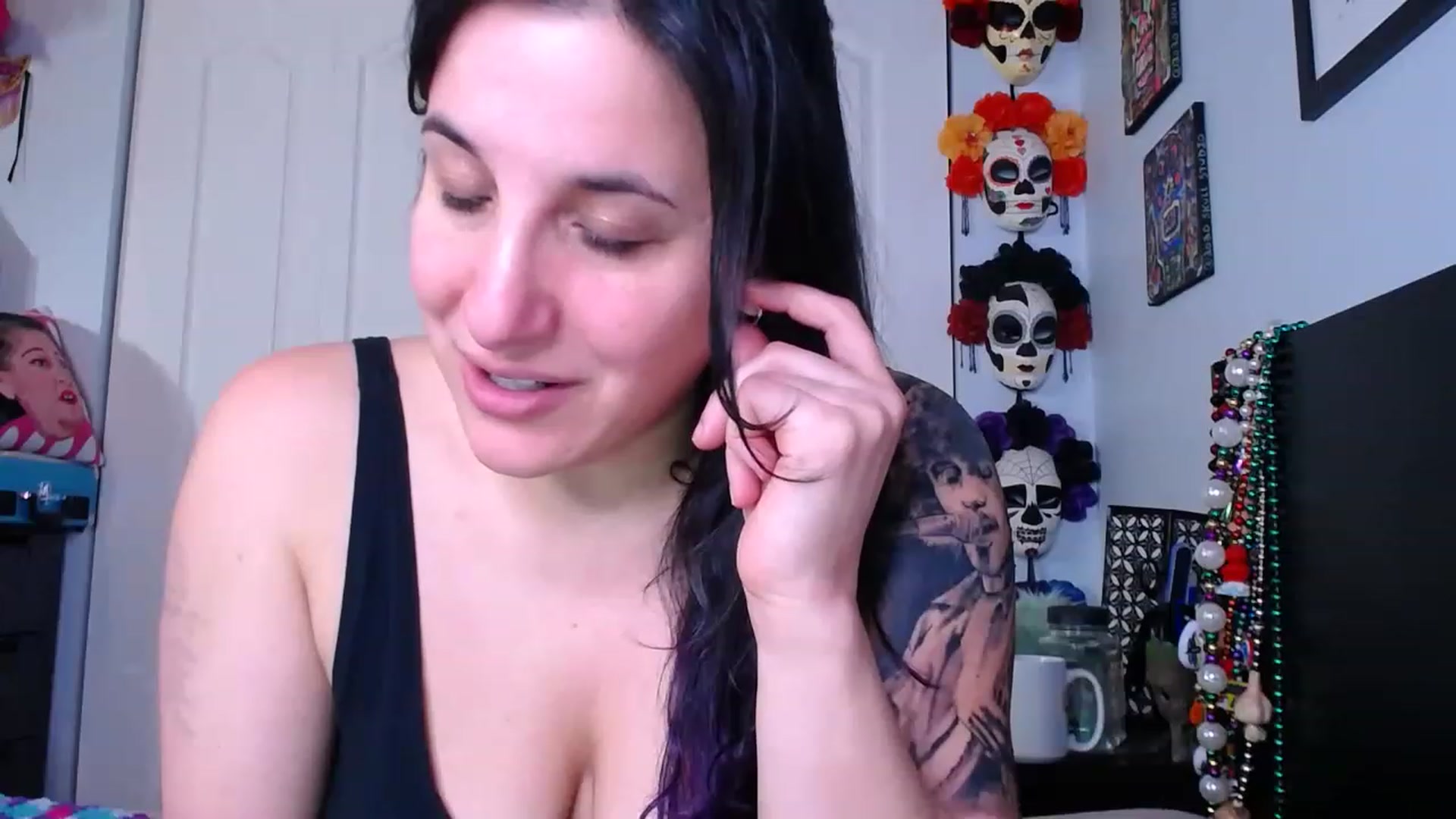Gallery image thumbnail from abustybabe's myfreecams stream on, 02/13/2023, 22:47 image 8 of 20