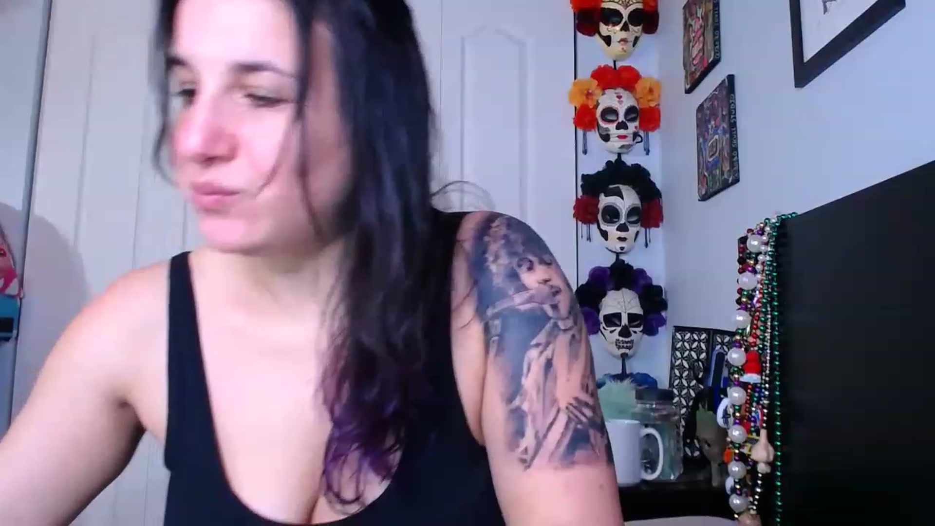 Gallery image thumbnail from abustybabe's myfreecams stream on, 02/13/2023, 22:47 image 2 of 20