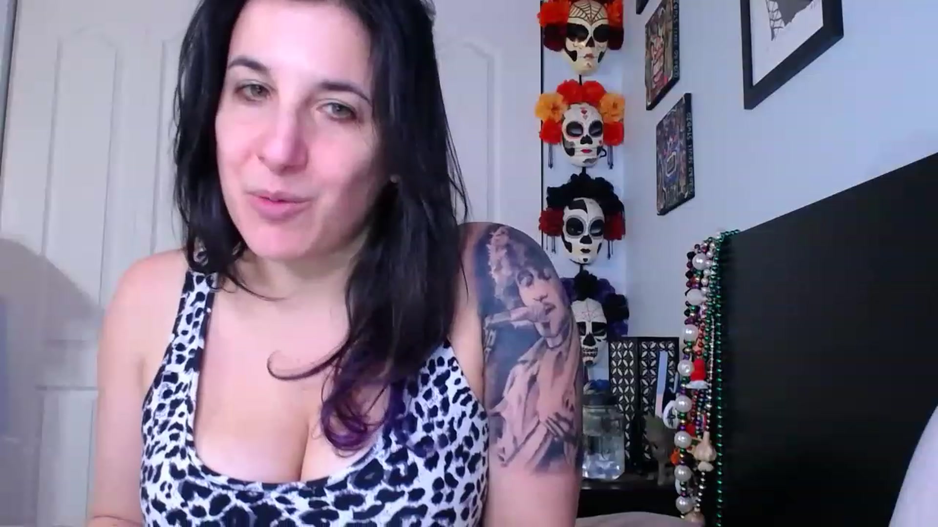 Gallery image thumbnail from abustybabe's myfreecams stream on, 02/17/2023, 22:23 image 13 of 20