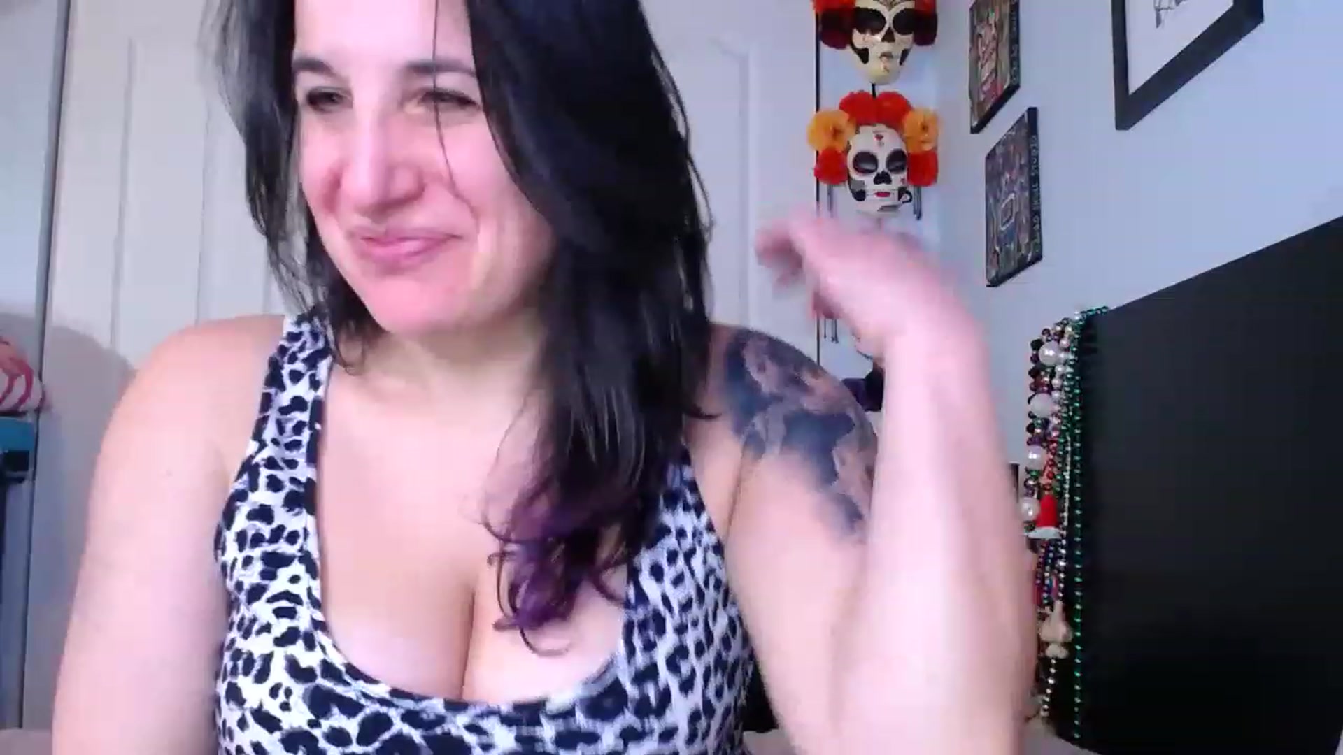 Gallery image thumbnail from abustybabe's myfreecams stream on, 02/17/2023, 22:23 image 8 of 20