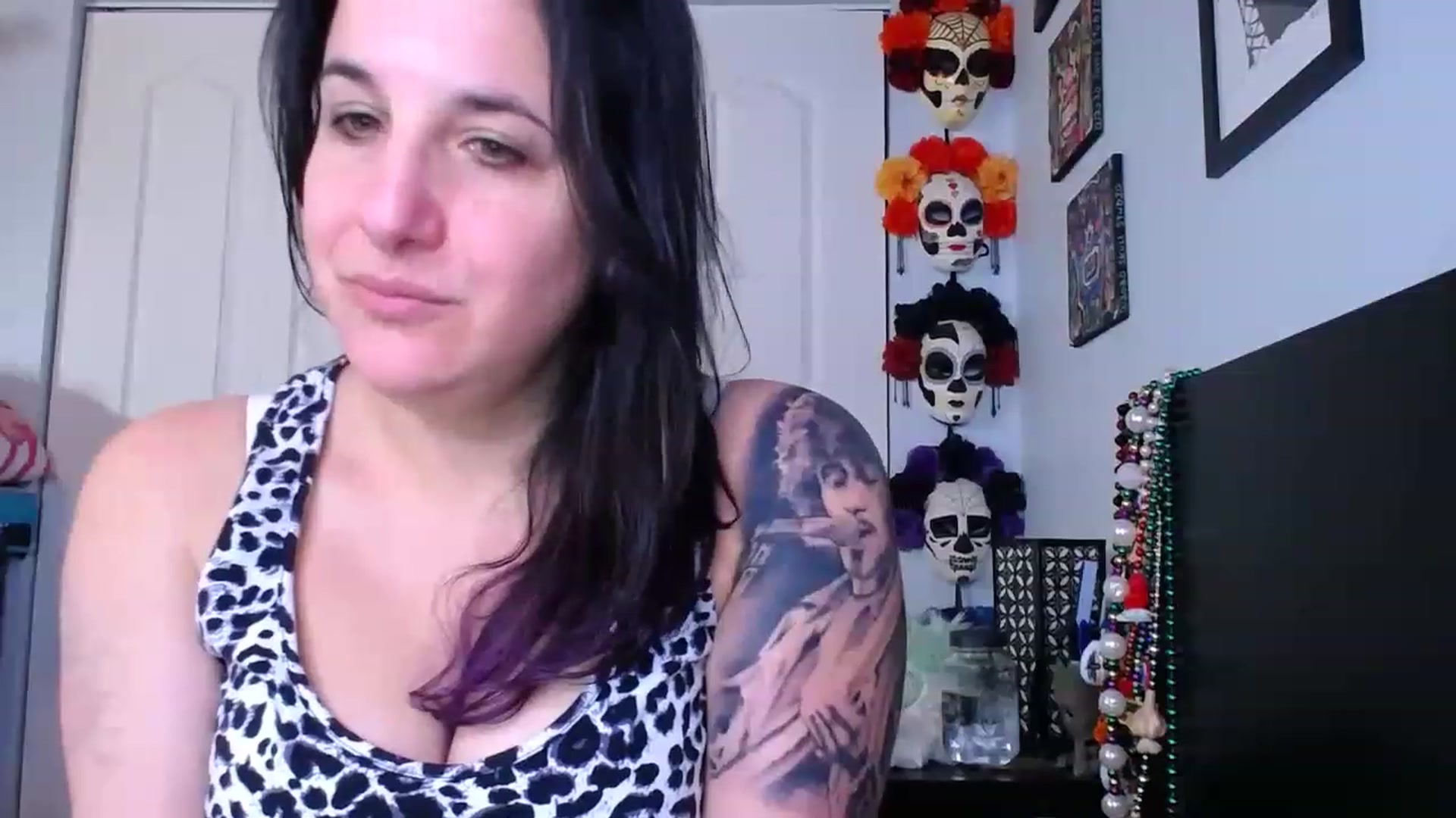 Gallery image thumbnail from abustybabe's myfreecams stream on, 02/17/2023, 22:23 image 6 of 20
