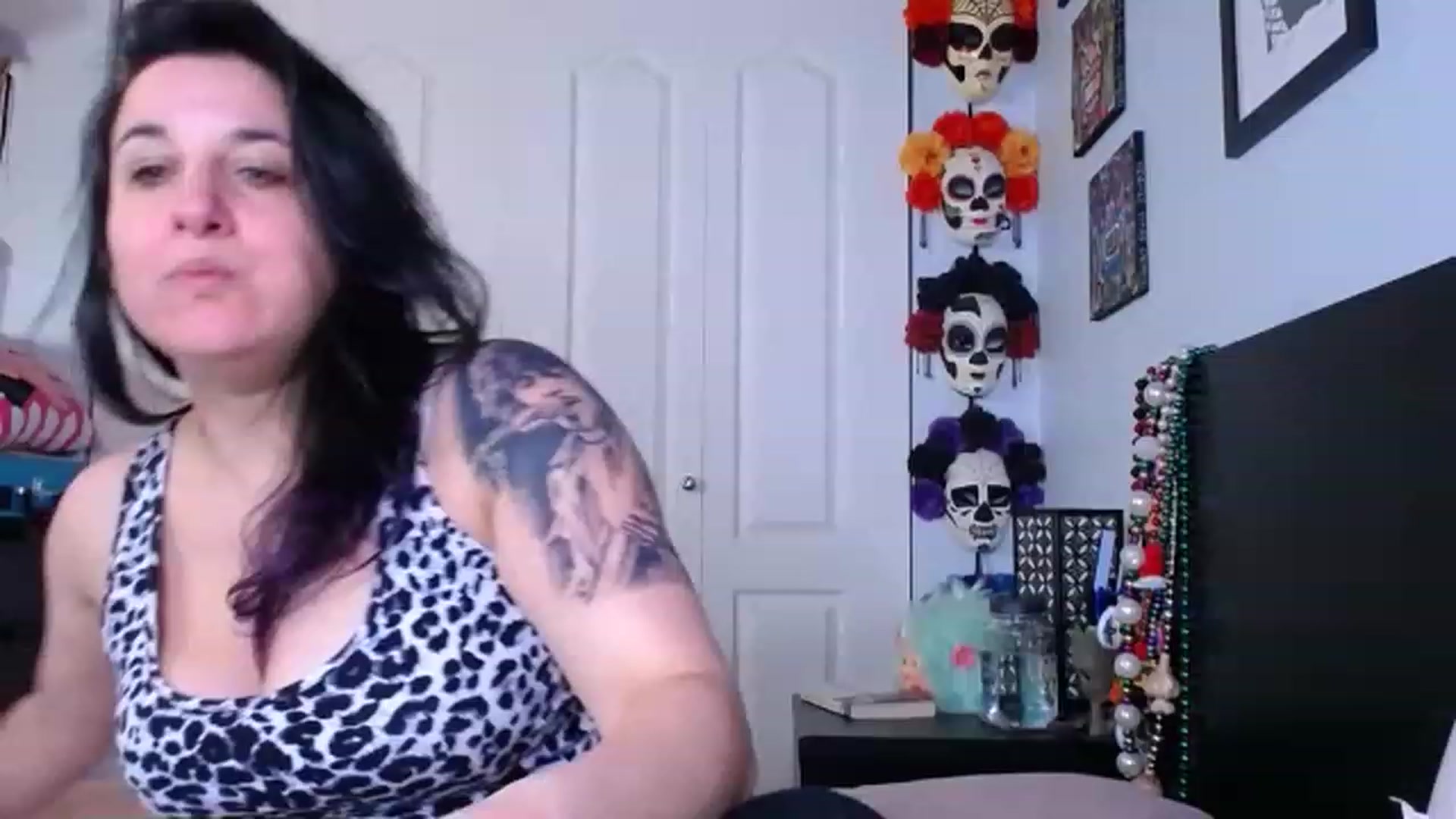 Gallery image thumbnail from abustybabe's myfreecams stream on, 02/17/2023, 22:23 image 1 of 20