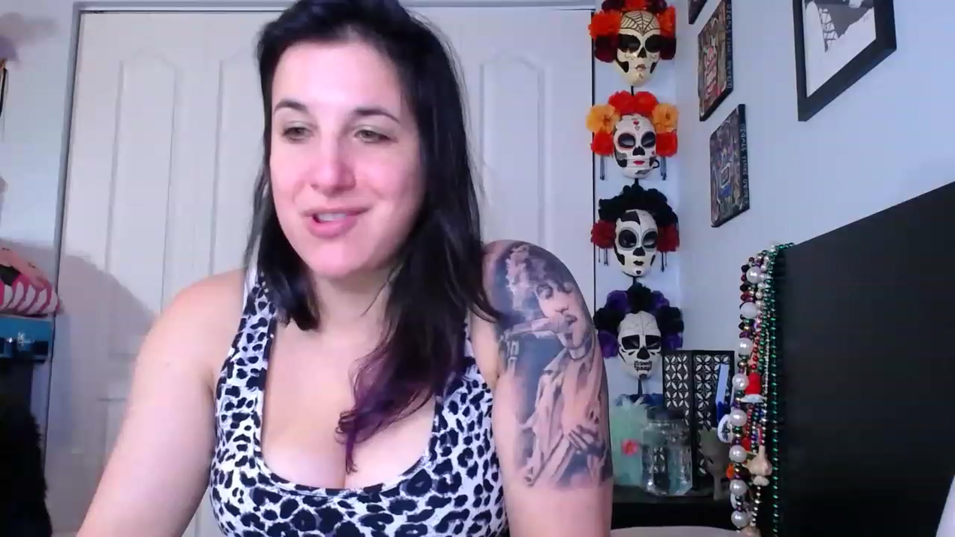 Gallery image thumbnail from abustybabe's myfreecams stream on, 02/17/2023, 22:23 image 2 of 20