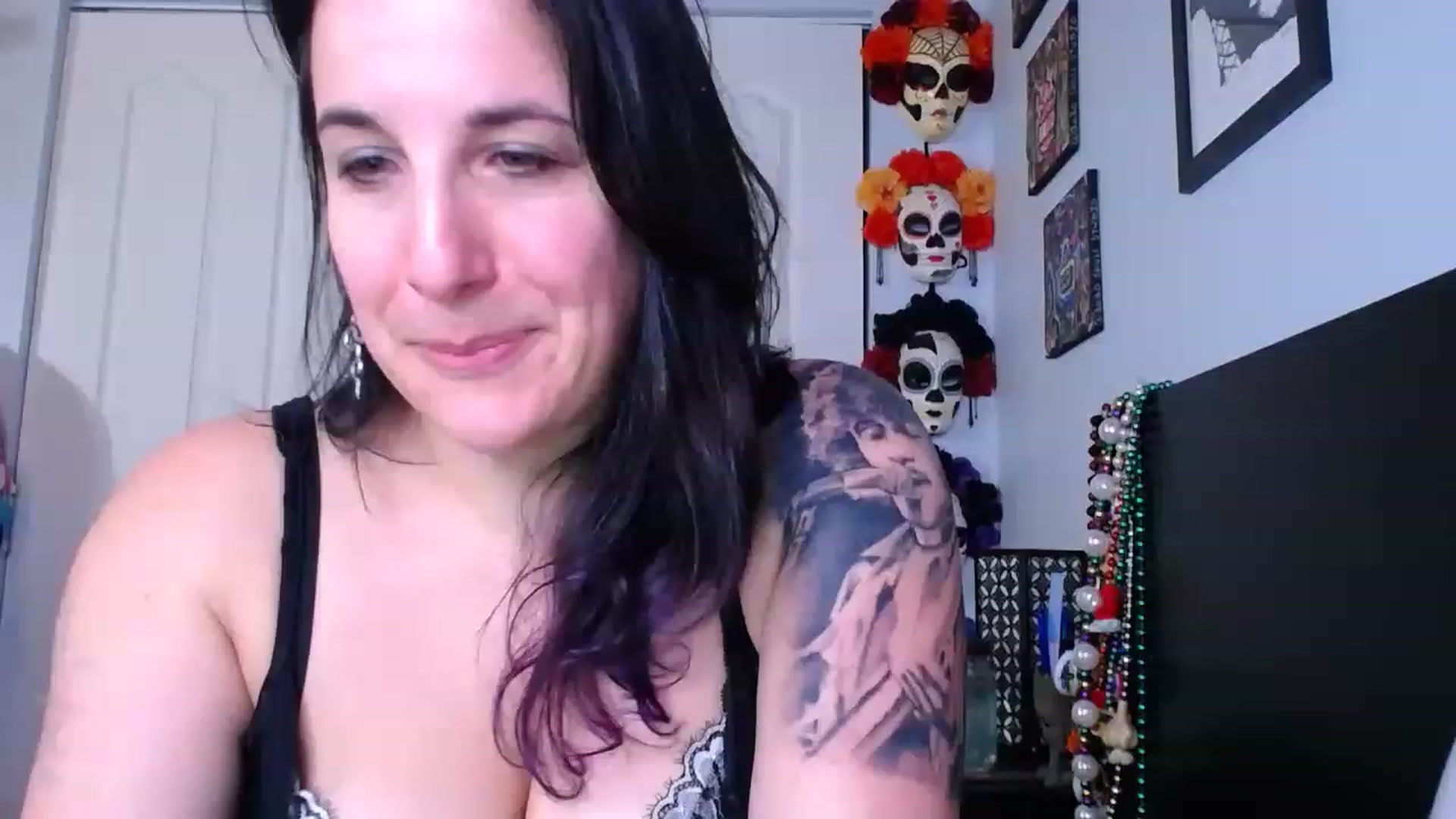 Gallery image thumbnail from abustybabe's myfreecams stream on, 02/20/2023, 22:10 image 8 of 20