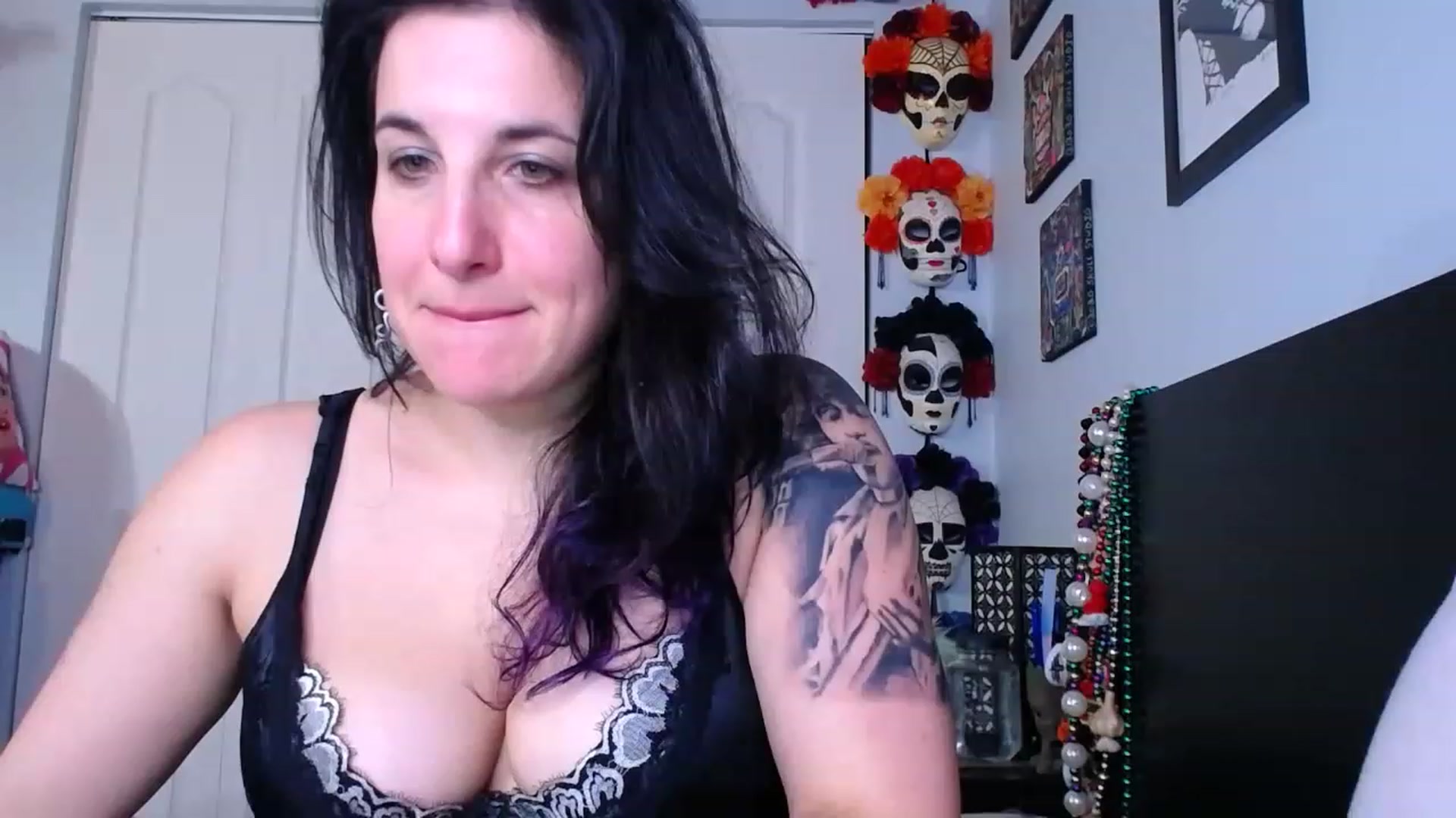 Gallery image thumbnail from abustybabe's myfreecams stream on, 02/20/2023, 22:10 image 1 of 20