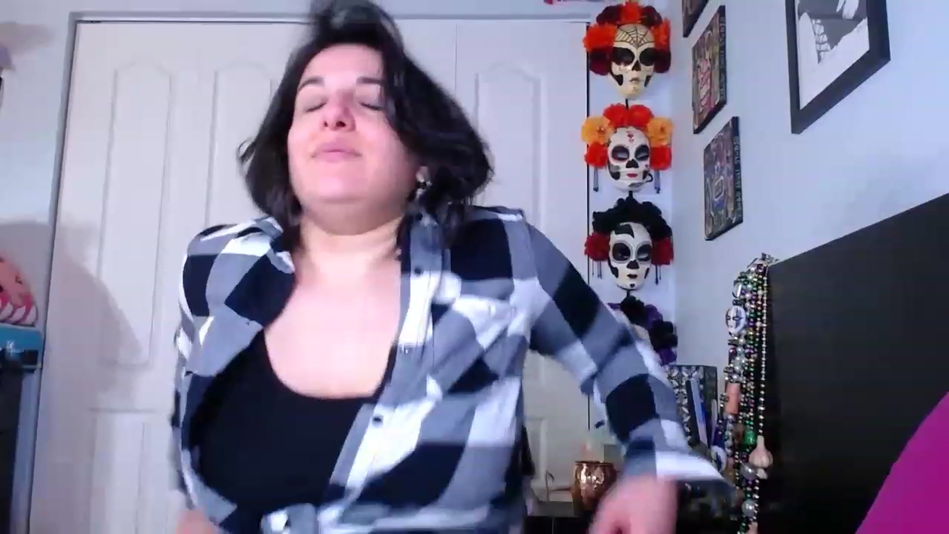 Gallery image thumbnail from abustybabe's myfreecams stream on, 02/23/2023, 23:13 image 7 of 20