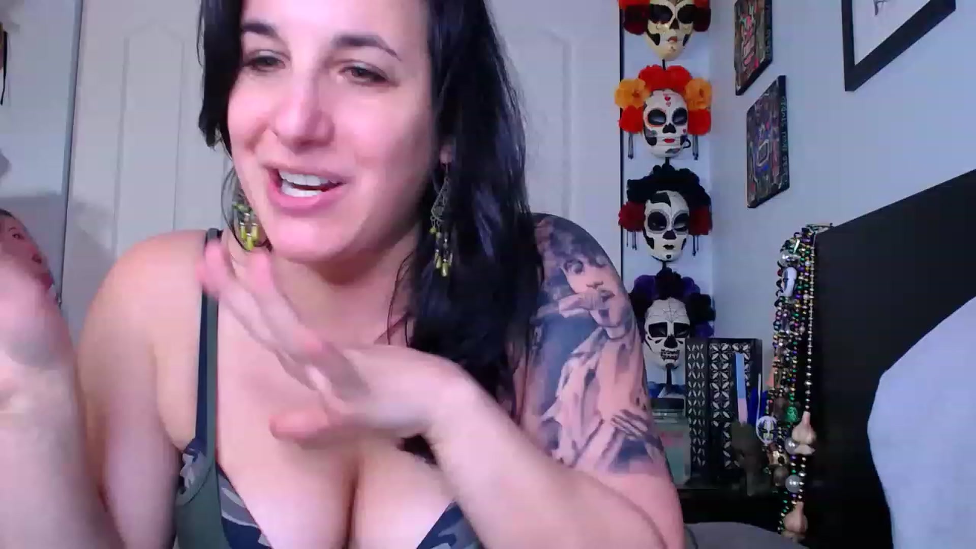 Gallery image thumbnail from abustybabe's myfreecams stream on, 03/03/2023, 21:53 image 5 of 20