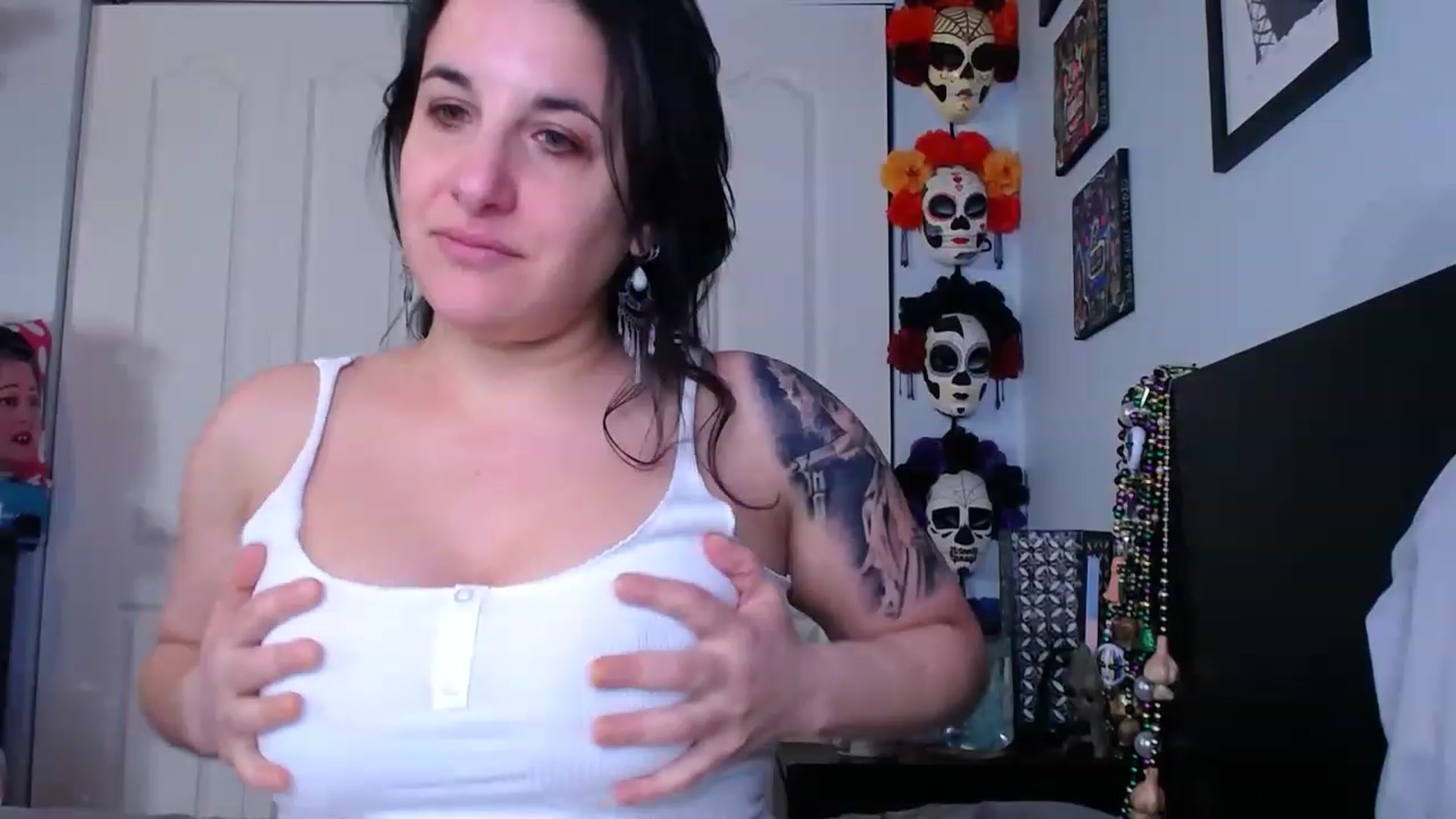 Gallery image thumbnail from abustybabe's myfreecams stream on, 03/06/2023, 21:48 image 4 of 20