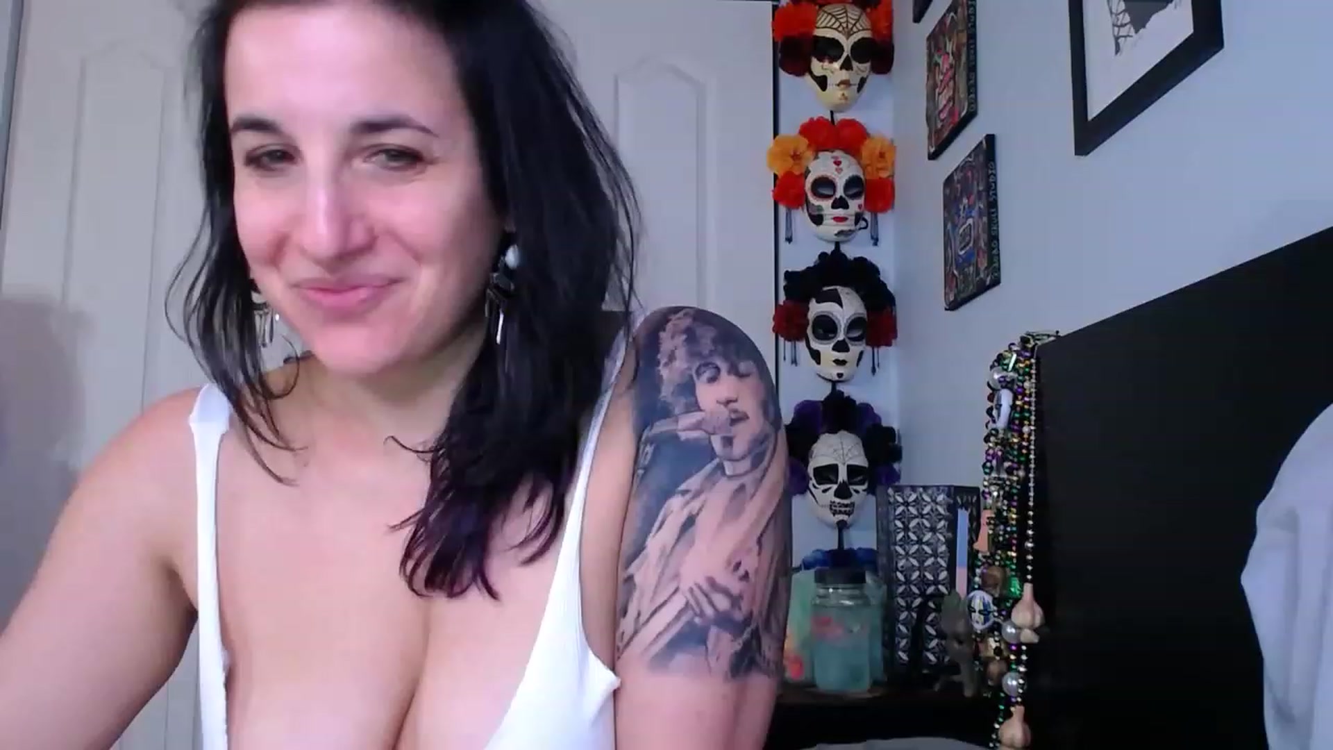 Gallery image thumbnail from abustybabe's myfreecams stream on, 03/06/2023, 21:48 image 17 of 20