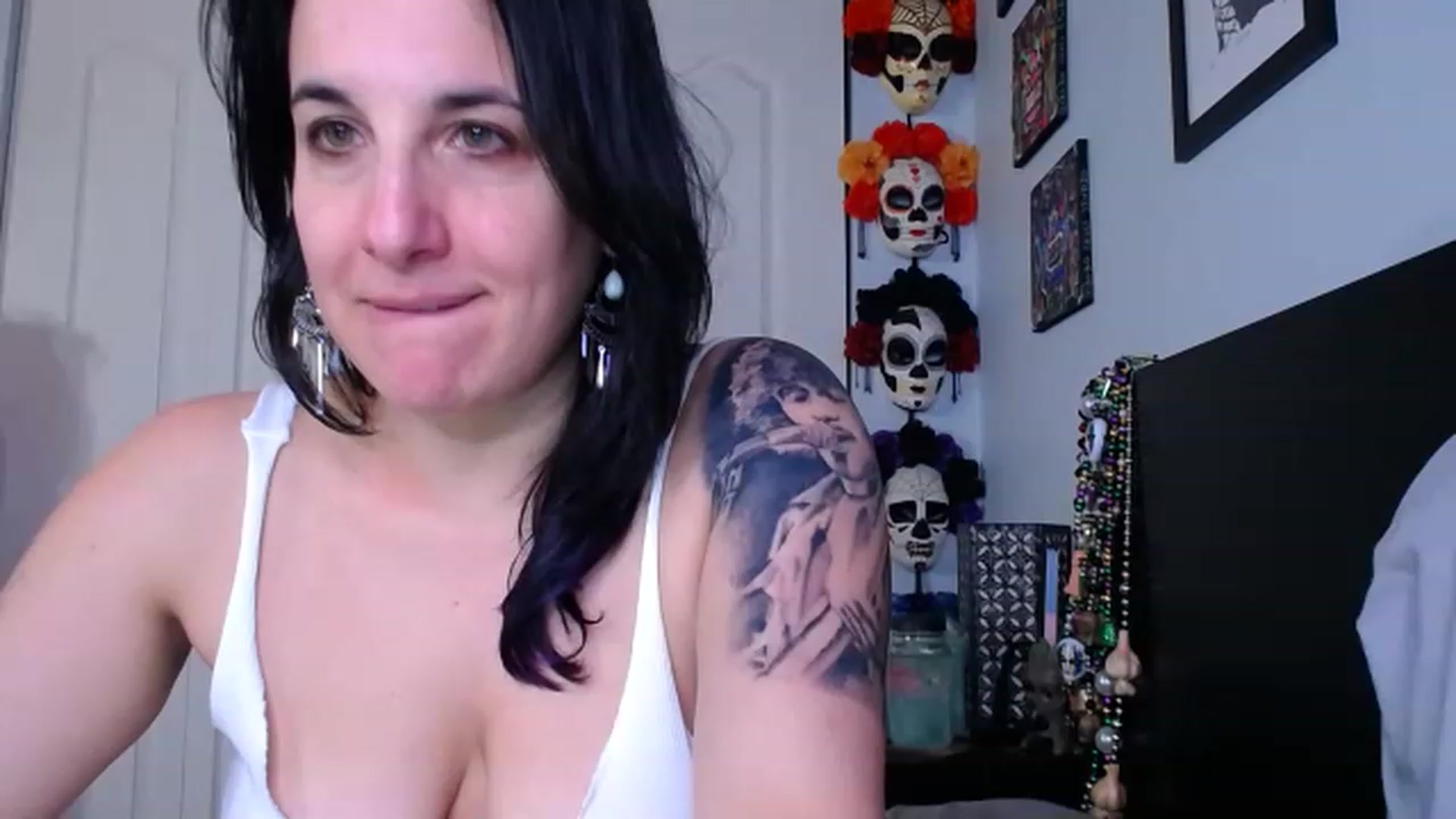 Gallery image thumbnail from abustybabe's myfreecams stream on, 03/06/2023, 22:46 image 1 of 20
