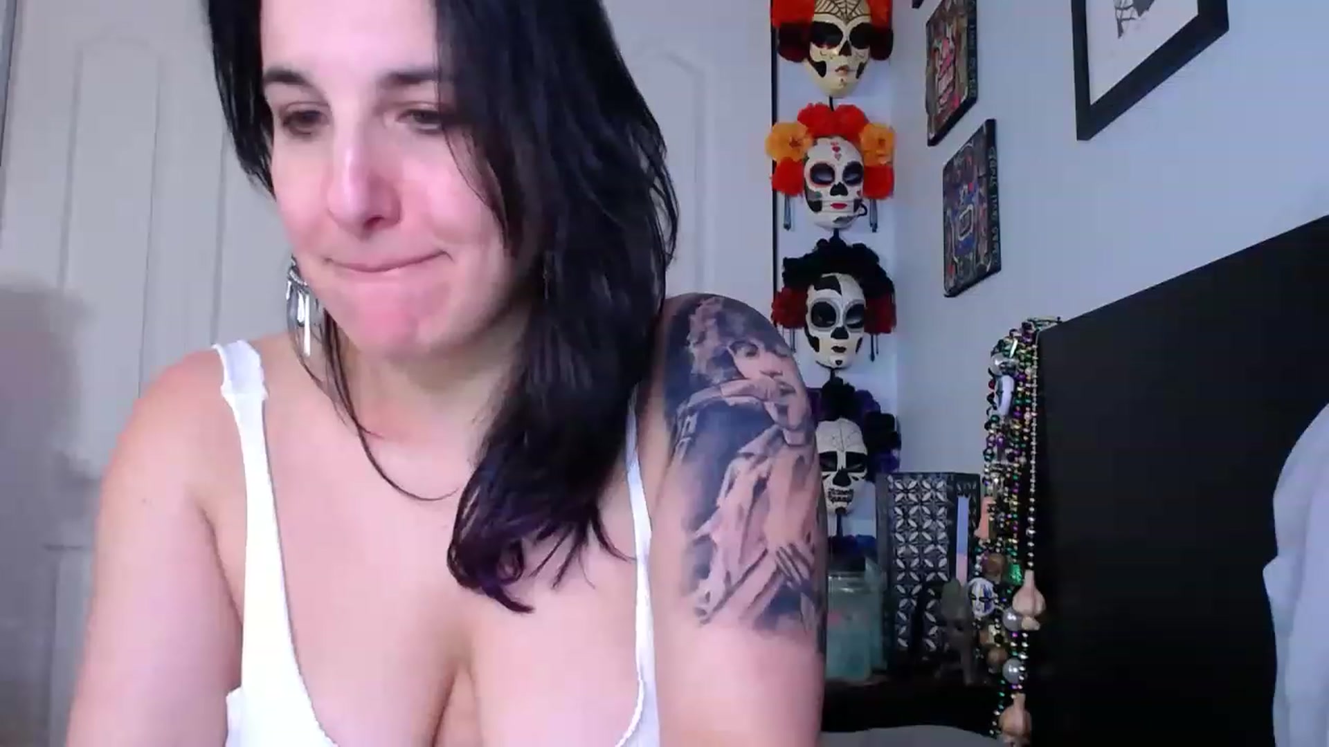Gallery image thumbnail from abustybabe's myfreecams stream on, 03/06/2023, 22:46 image 6 of 20