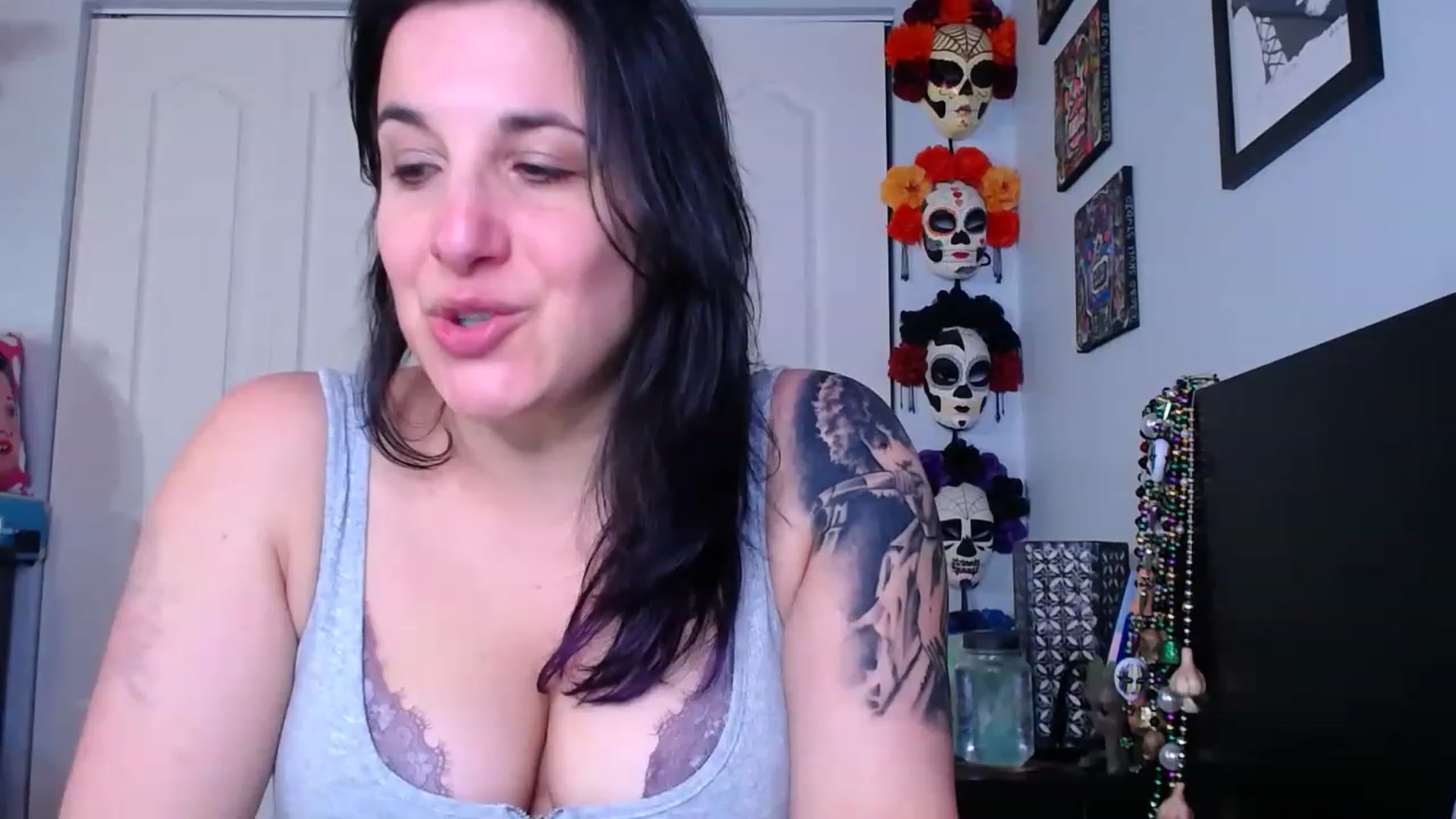 Gallery image thumbnail from abustybabe's myfreecams stream on, 03/13/2023, 20:07 image 7 of 20
