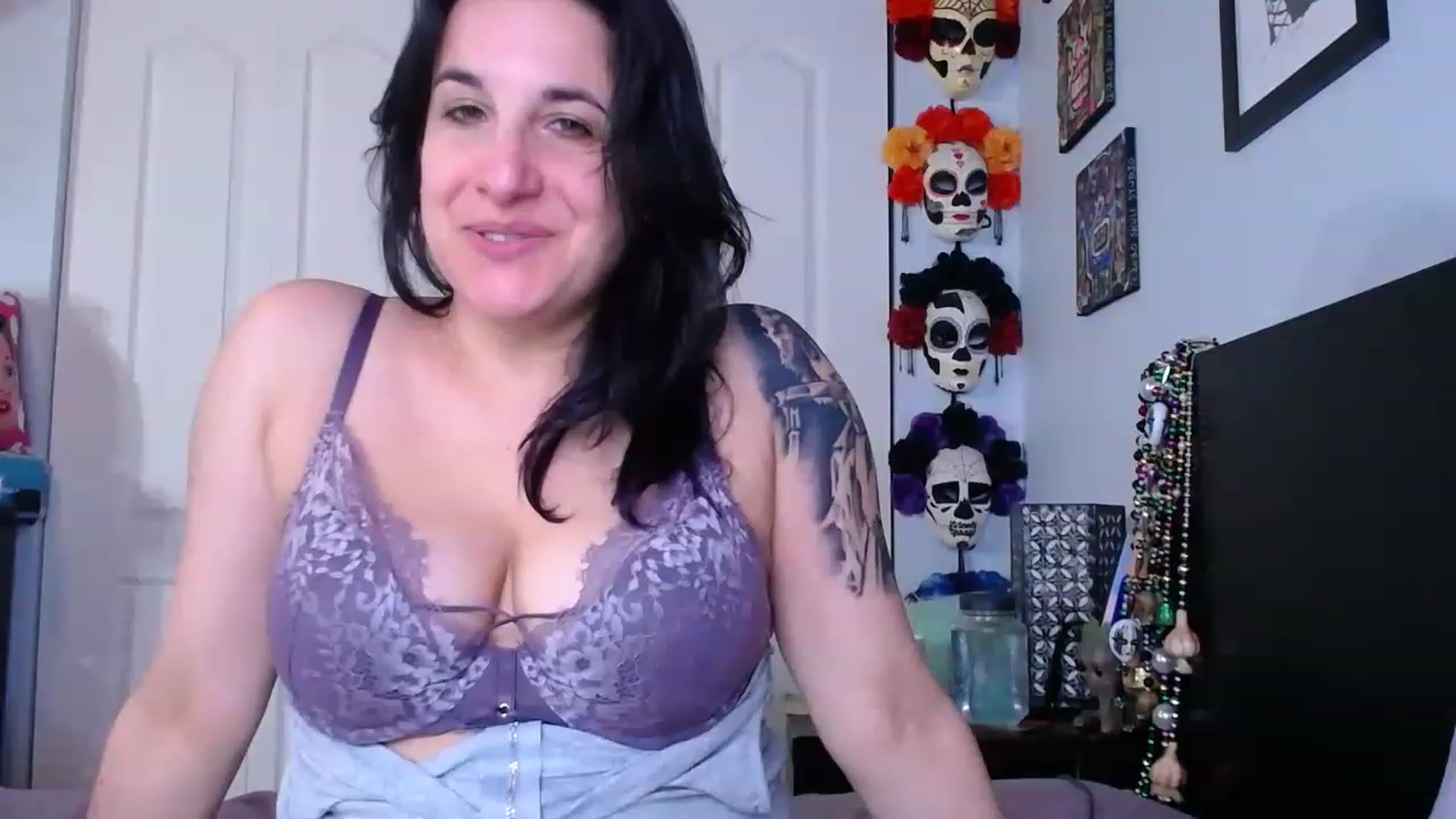 Gallery image thumbnail from abustybabe's myfreecams stream on, 03/13/2023, 20:07 image 19 of 20