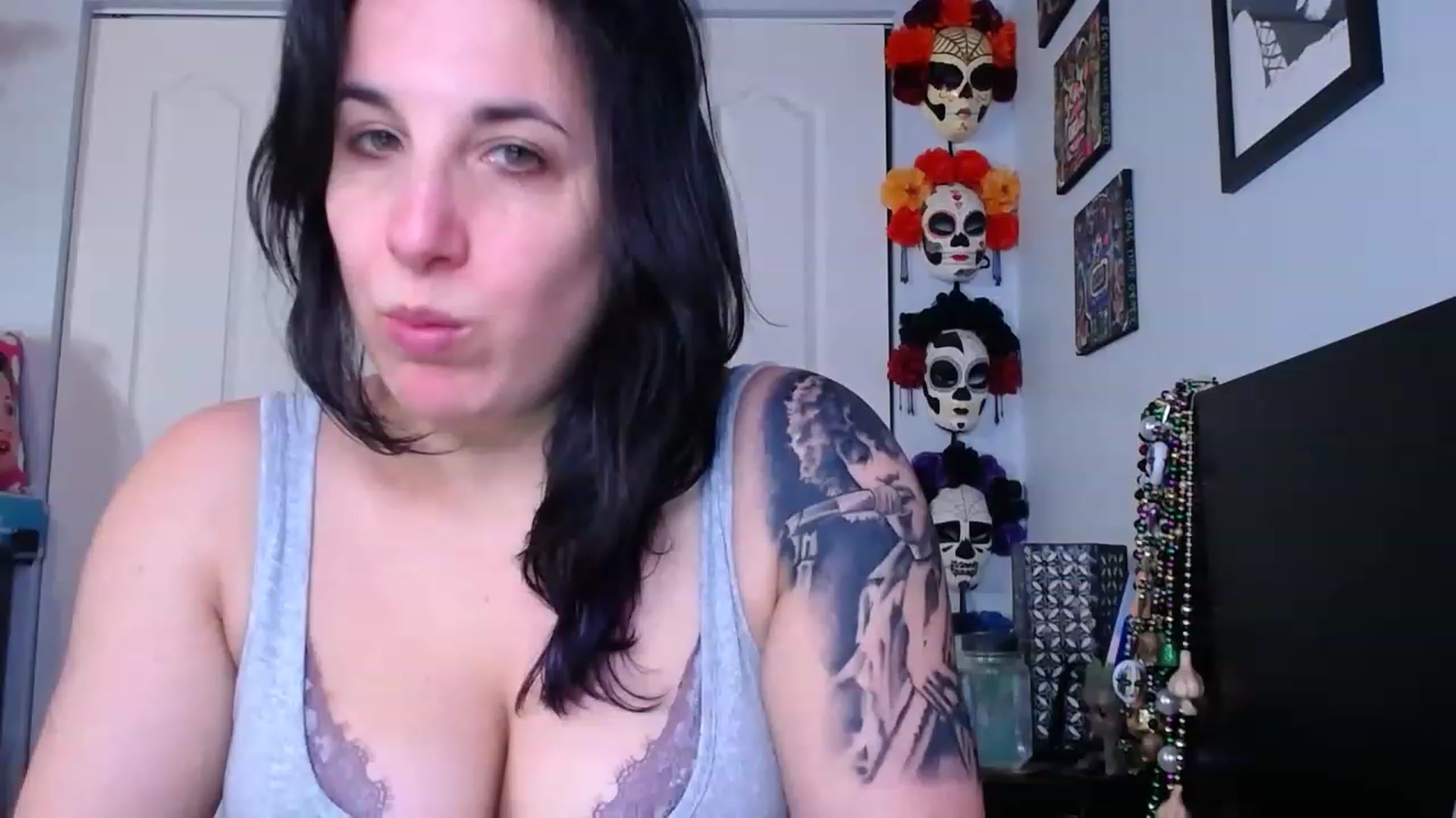 Gallery image thumbnail from abustybabe's myfreecams stream on, 03/13/2023, 20:07 image 17 of 20