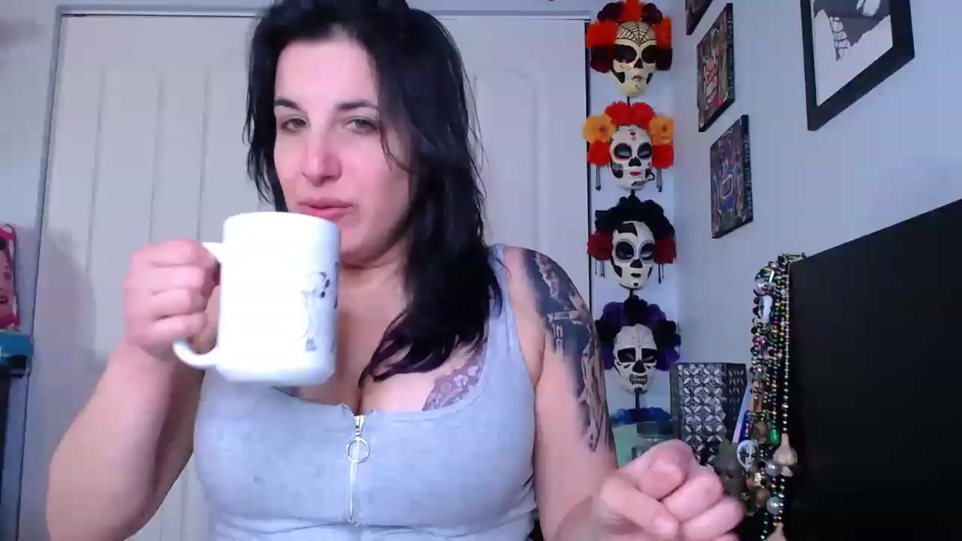Gallery image thumbnail from abustybabe's myfreecams stream on, 03/13/2023, 20:07 image 4 of 20