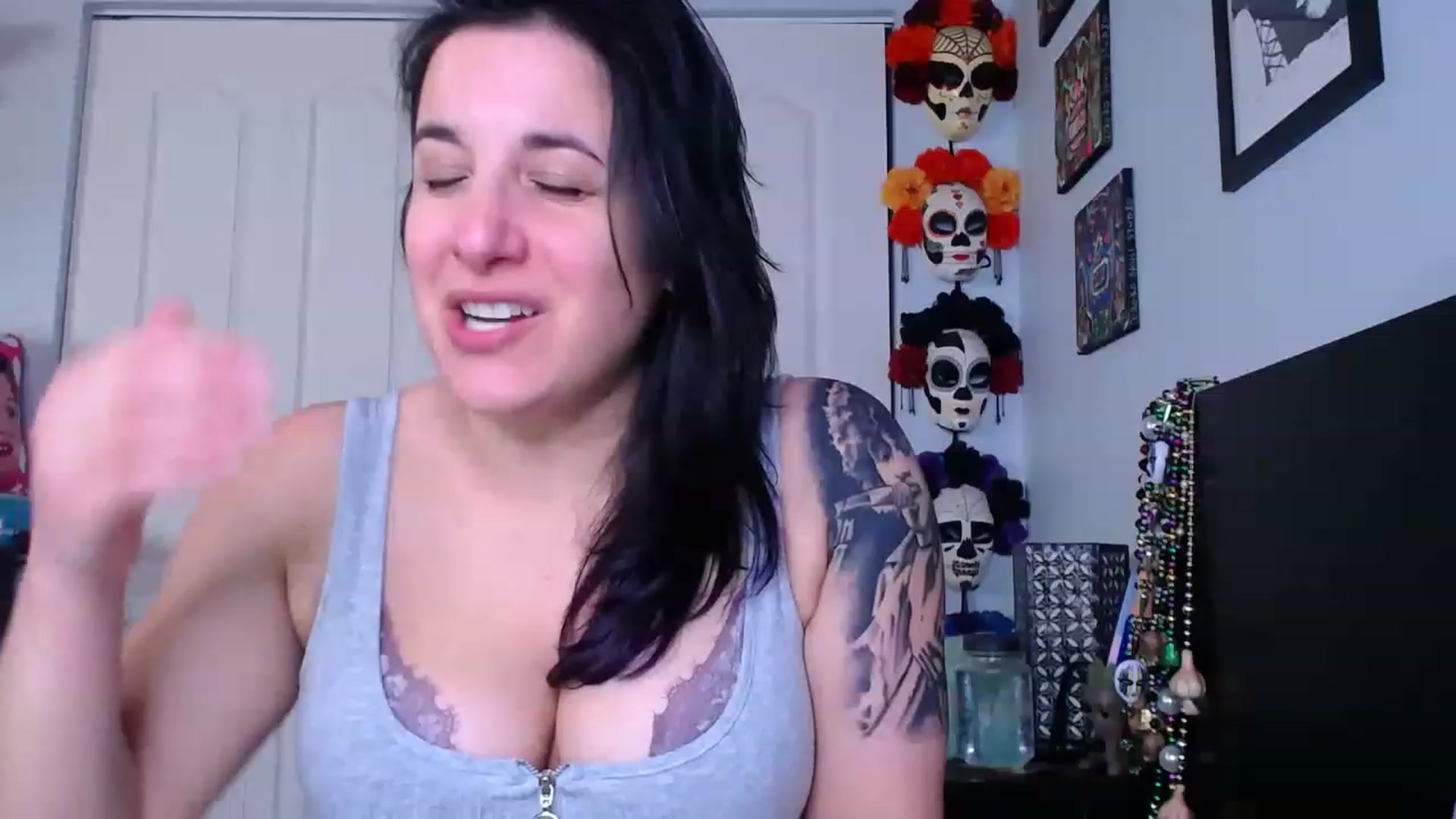Gallery image thumbnail from abustybabe's myfreecams stream on, 03/13/2023, 20:07 image 9 of 20